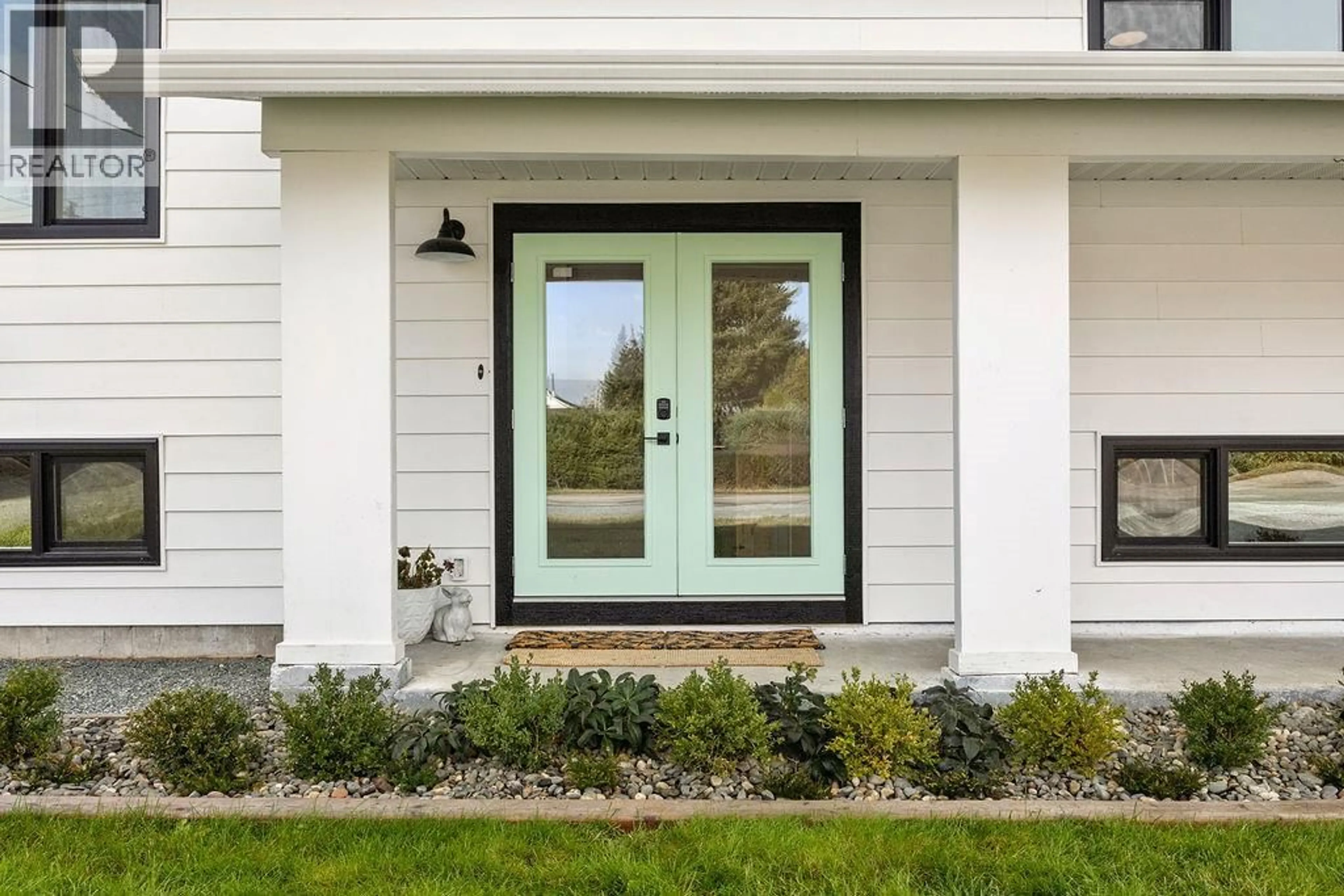 Home with vinyl exterior material, street for 3085 DOUGLAS AVENUE, Armstrong British Columbia V0E1B2