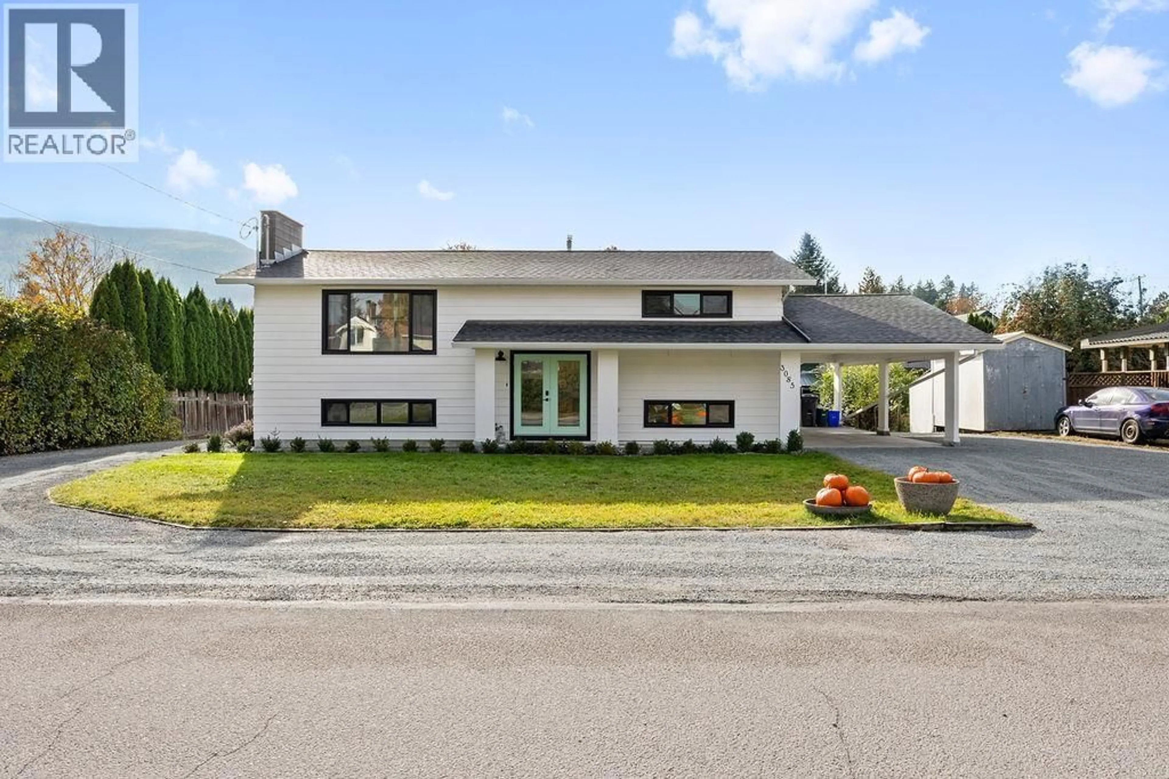 Home with vinyl exterior material, street for 3085 DOUGLAS AVENUE, Armstrong British Columbia V0E1B2