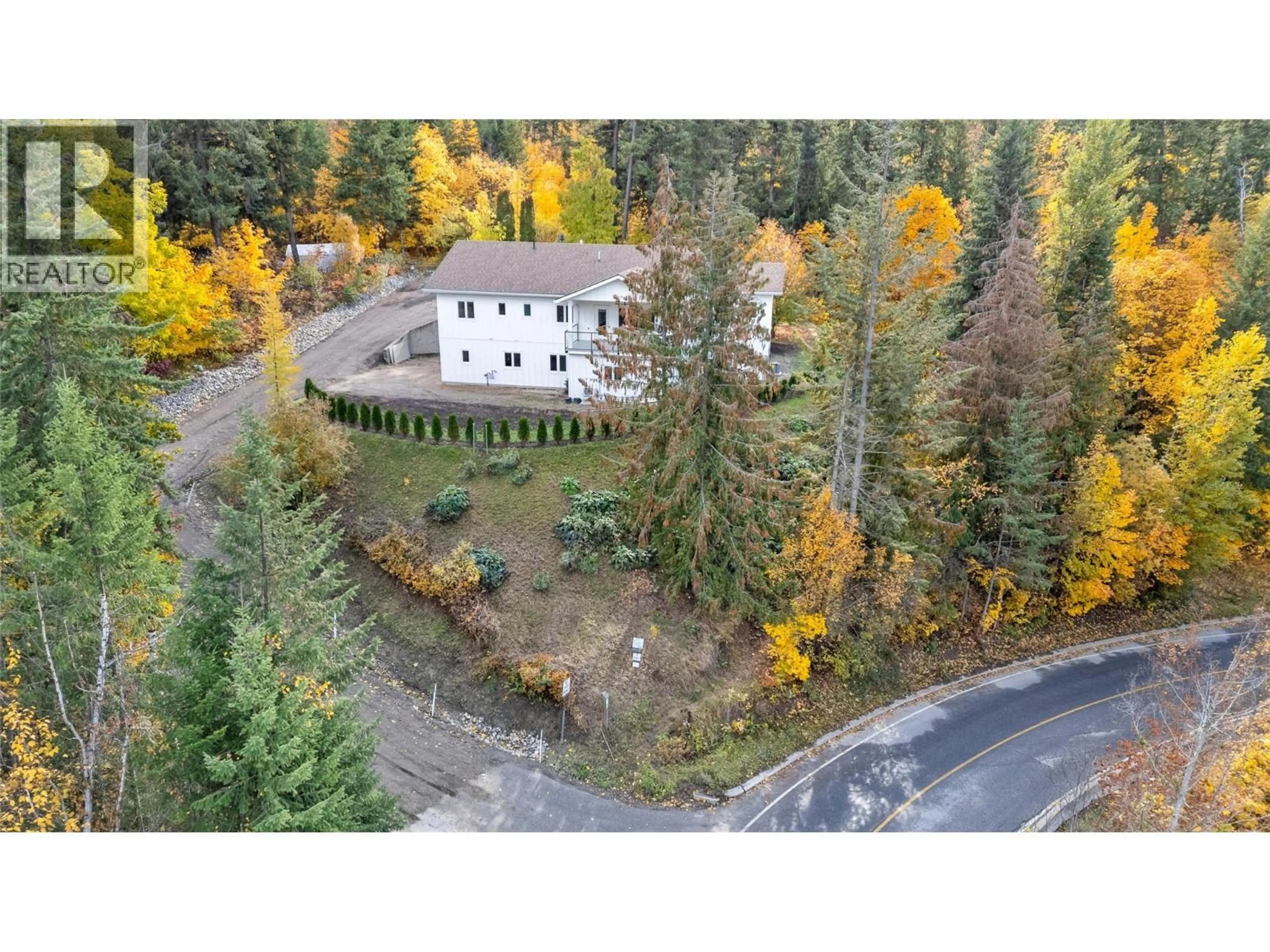 A pic from outside/outdoor area/front of a property/back of a property/a pic from drone, forest/trees view for 633 9 STREET SOUTHEAST, Salmon Arm British Columbia V1E2C2