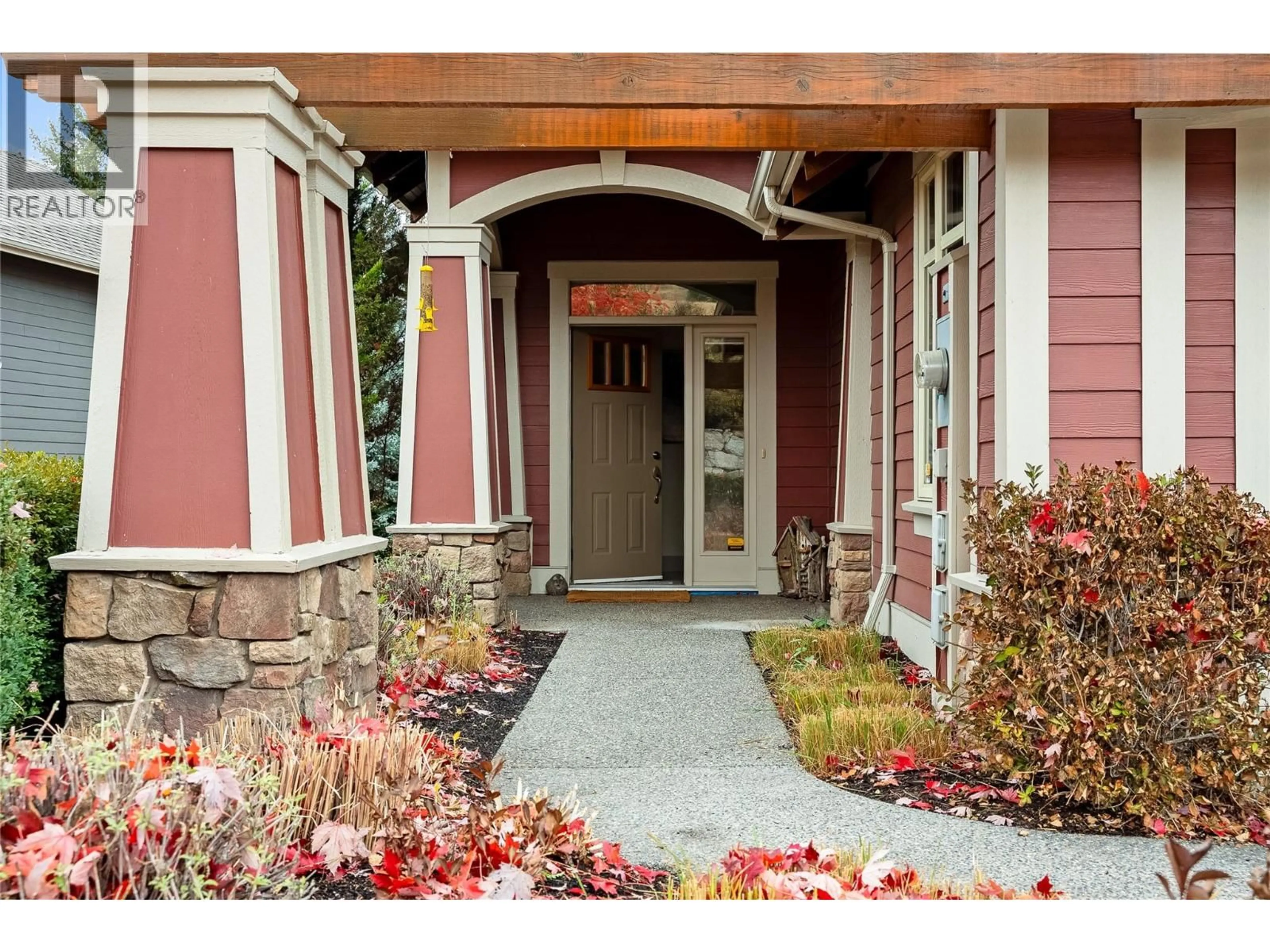 Indoor entryway for 203 LONGSPOON DRIVE, Vernon British Columbia V1H2H6