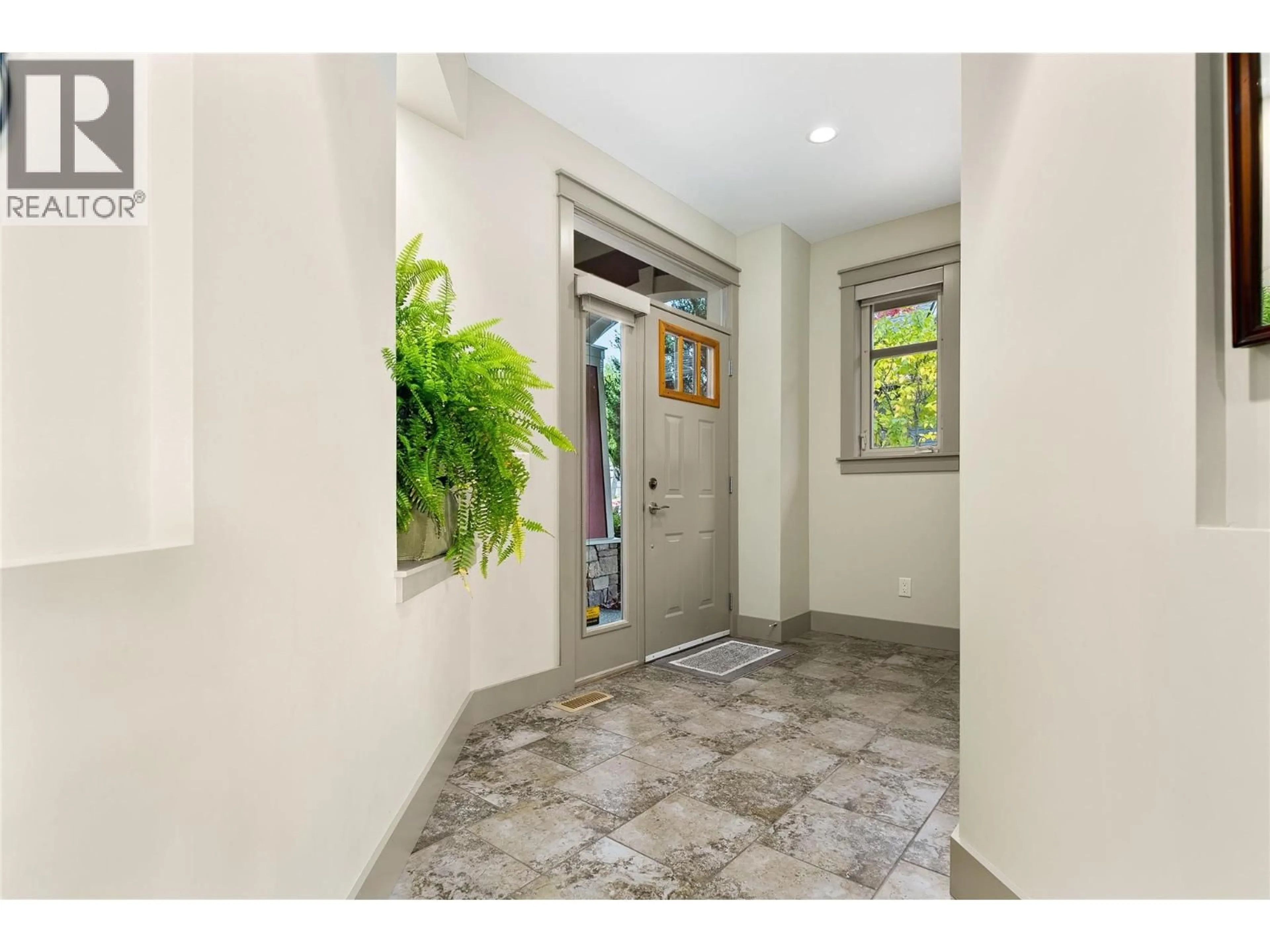 Indoor entryway for 203 LONGSPOON DRIVE, Vernon British Columbia V1H2H6