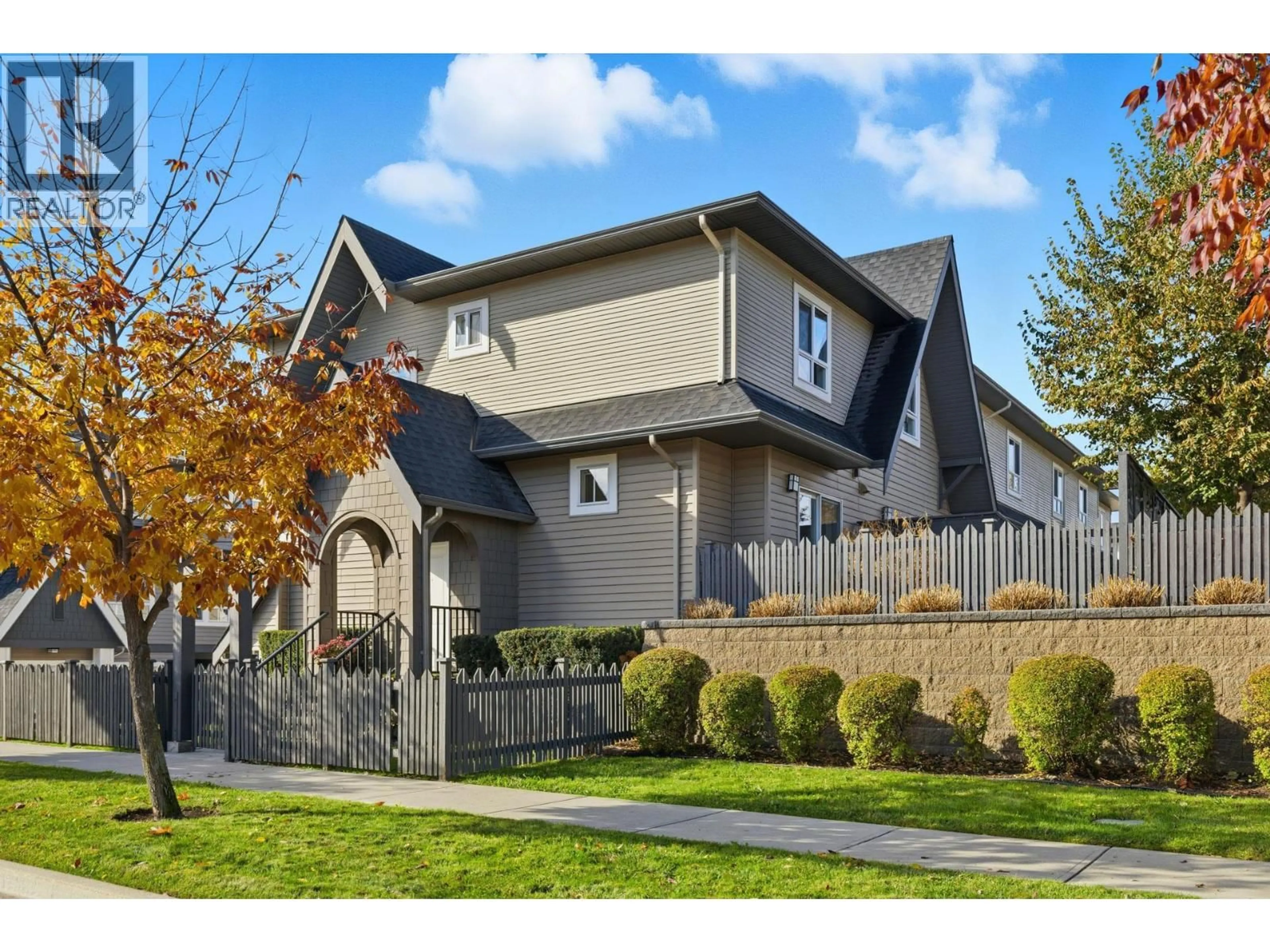 Home with vinyl exterior material, street for 53 - 680 OLD MEADOWS ROAD, Kelowna British Columbia V1W5L4