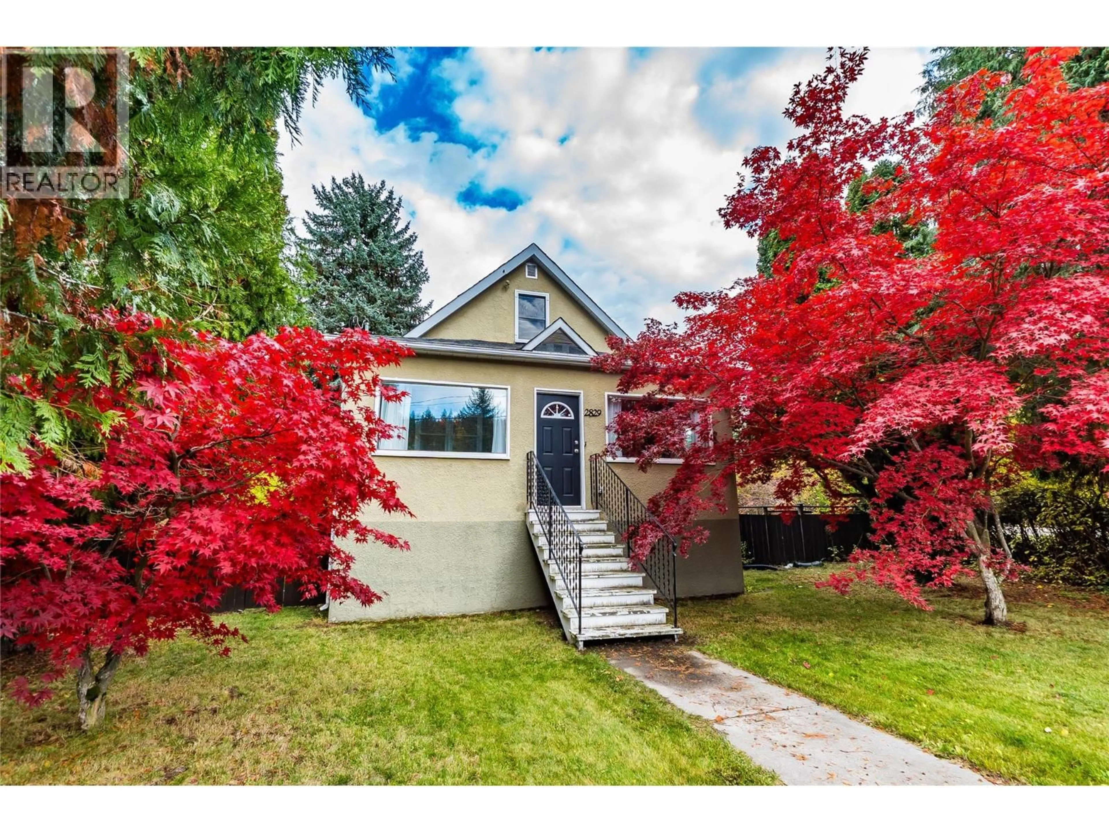 Home with vinyl exterior material, street for 2829 5TH AVENUE, Castlegar British Columbia V1N2V1