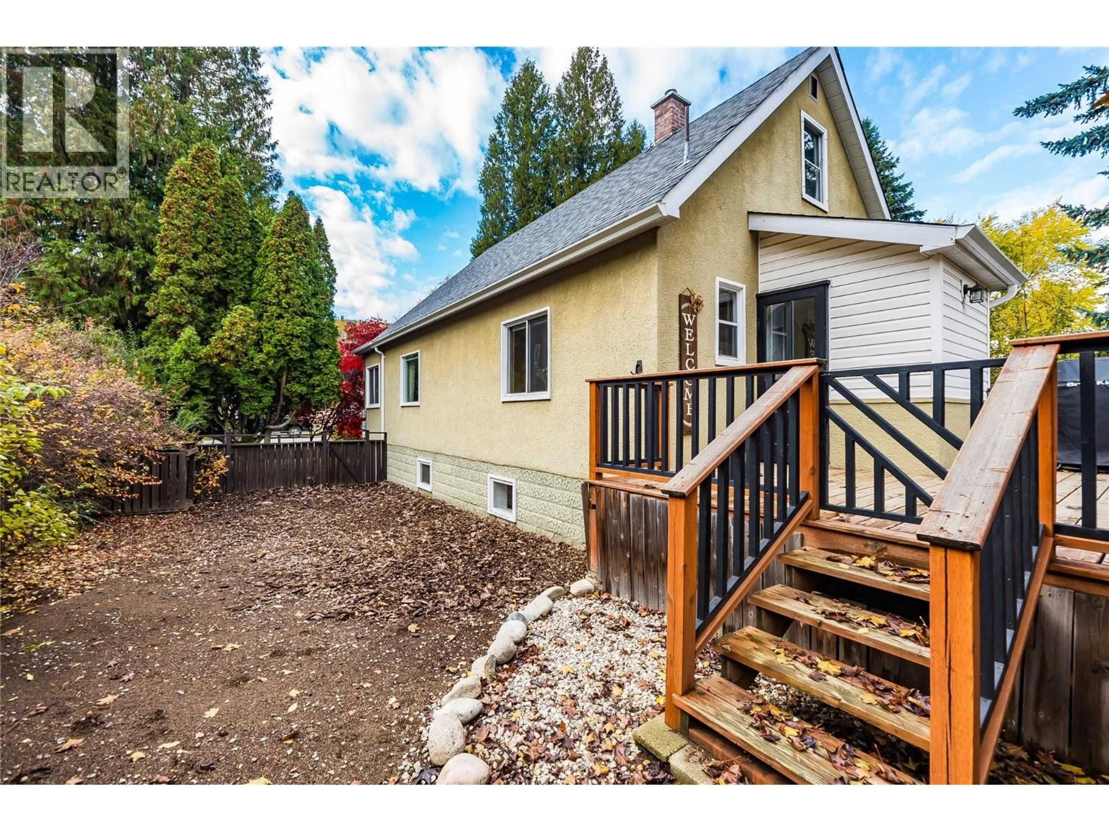 A pic from outside/outdoor area/front of a property/back of a property/a pic from drone, street for 2829 5TH AVENUE, Castlegar British Columbia V1N2V1