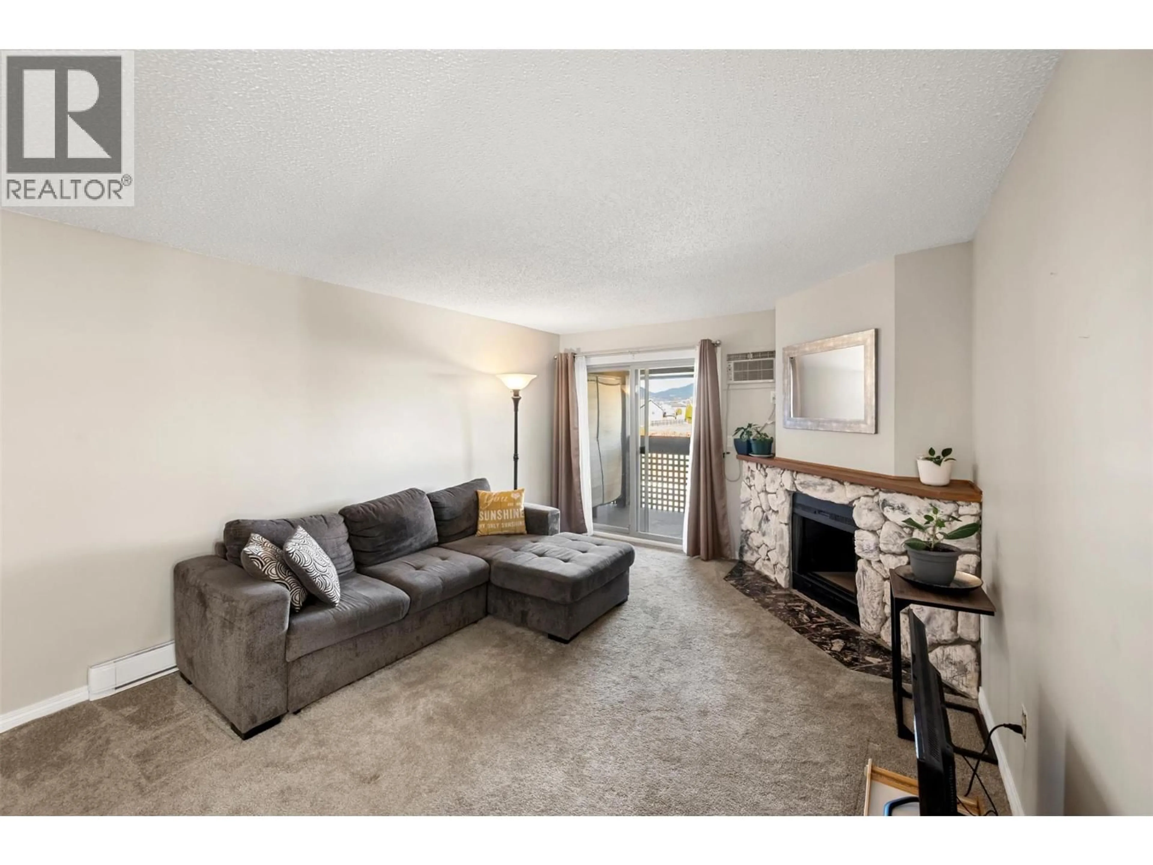 Living room with furniture, unknown for 424 - 3140 WILSON STREET, Penticton British Columbia V2A7K4