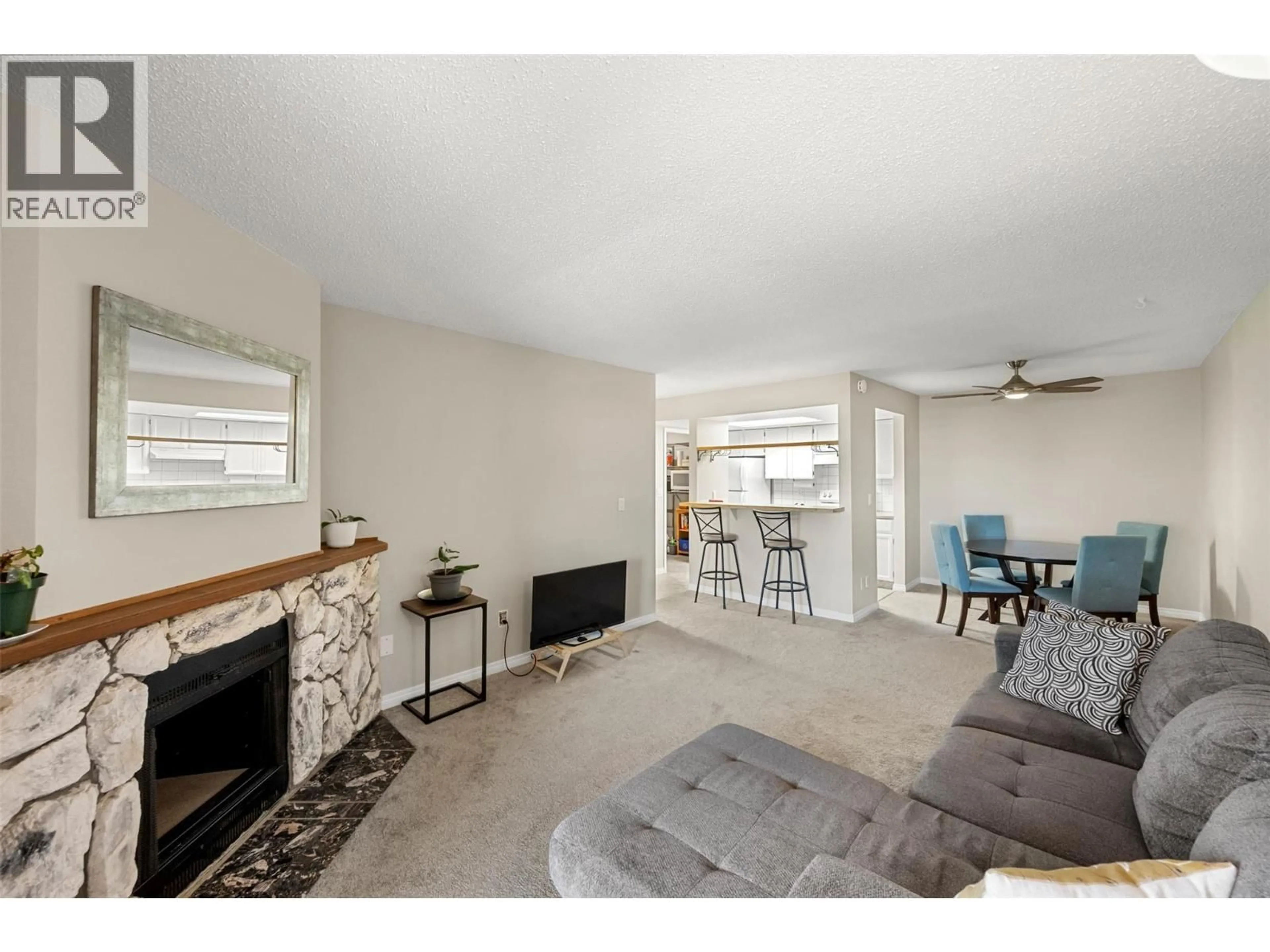 Living room with furniture, unknown for 424 - 3140 WILSON STREET, Penticton British Columbia V2A7K4