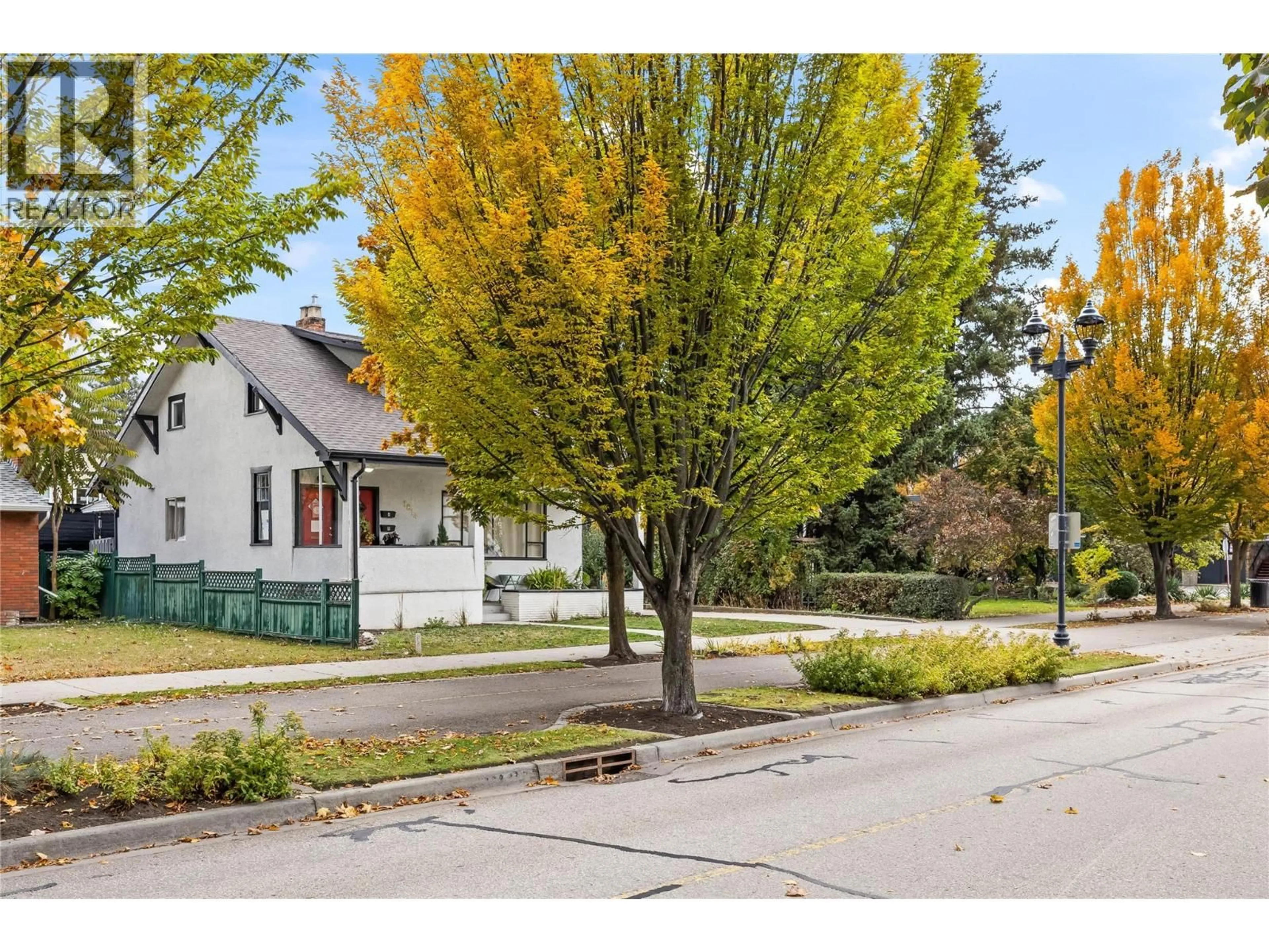 Unknown for 1814 ABBOTT STREET, Kelowna British Columbia V1Y1B5