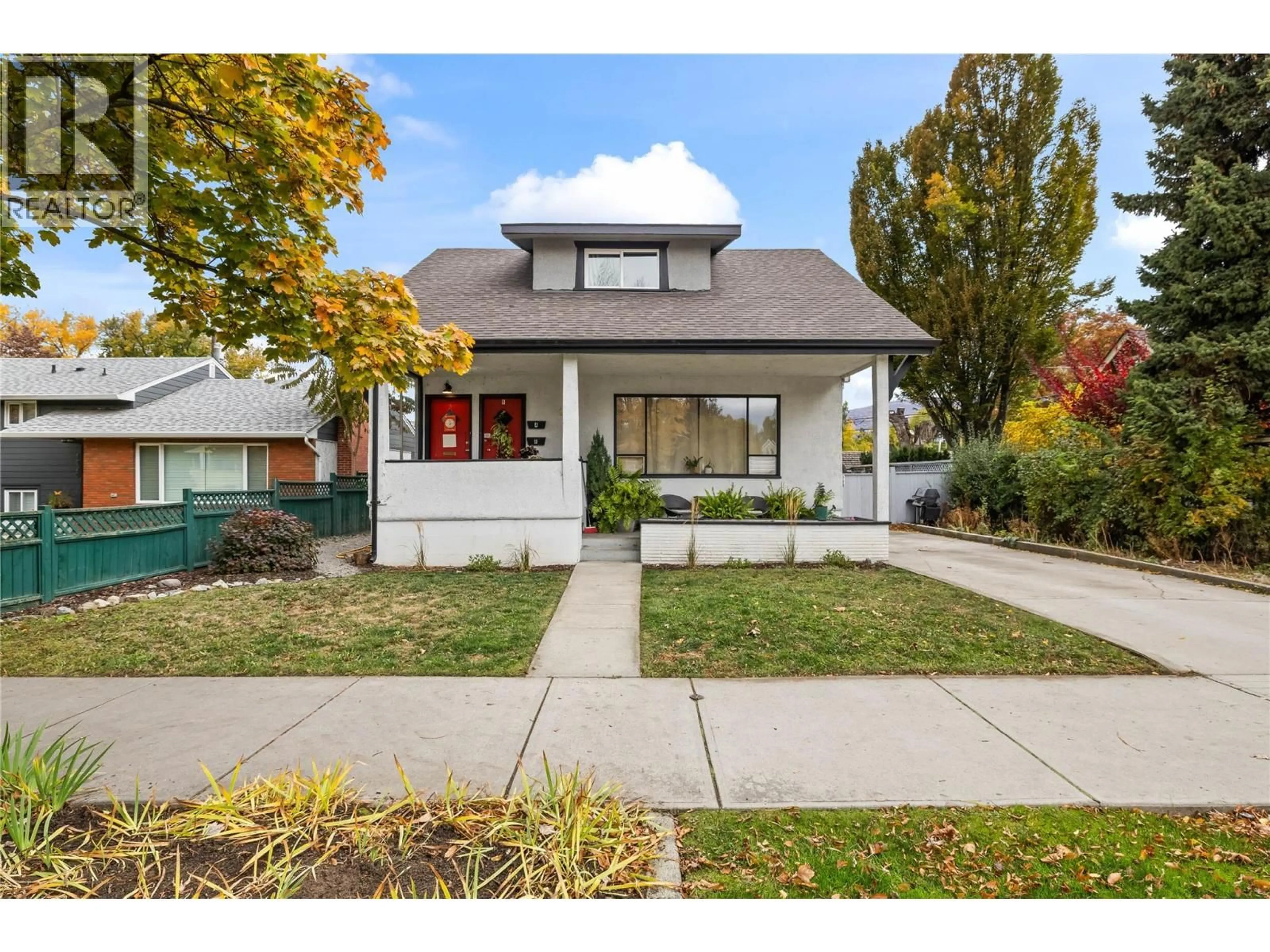 Home with vinyl exterior material, street for 1814 ABBOTT STREET, Kelowna British Columbia V1Y1B5