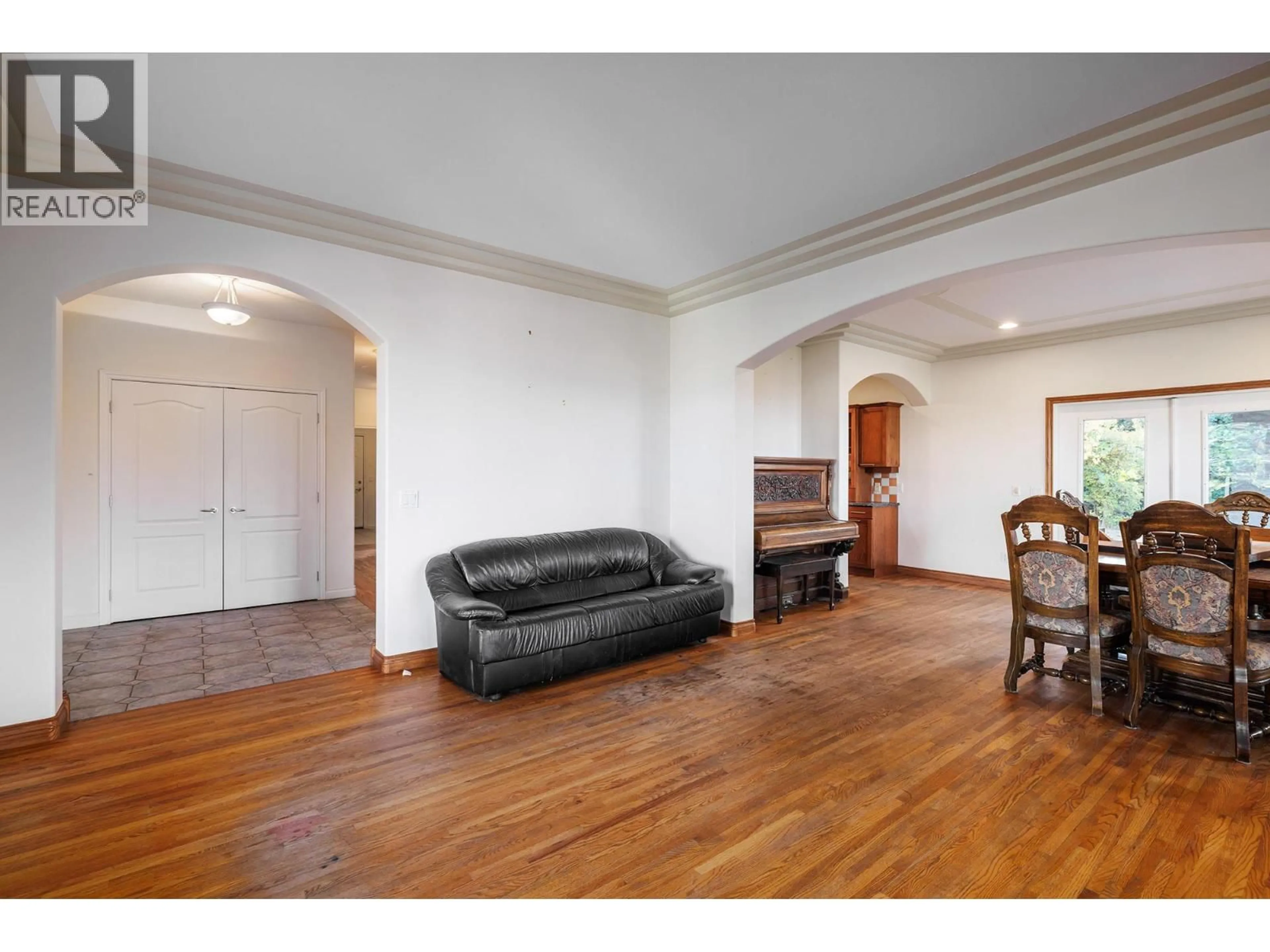 Living room with furniture, unknown for 4323 BEDFORD LANE, Kelowna British Columbia V1W3C5