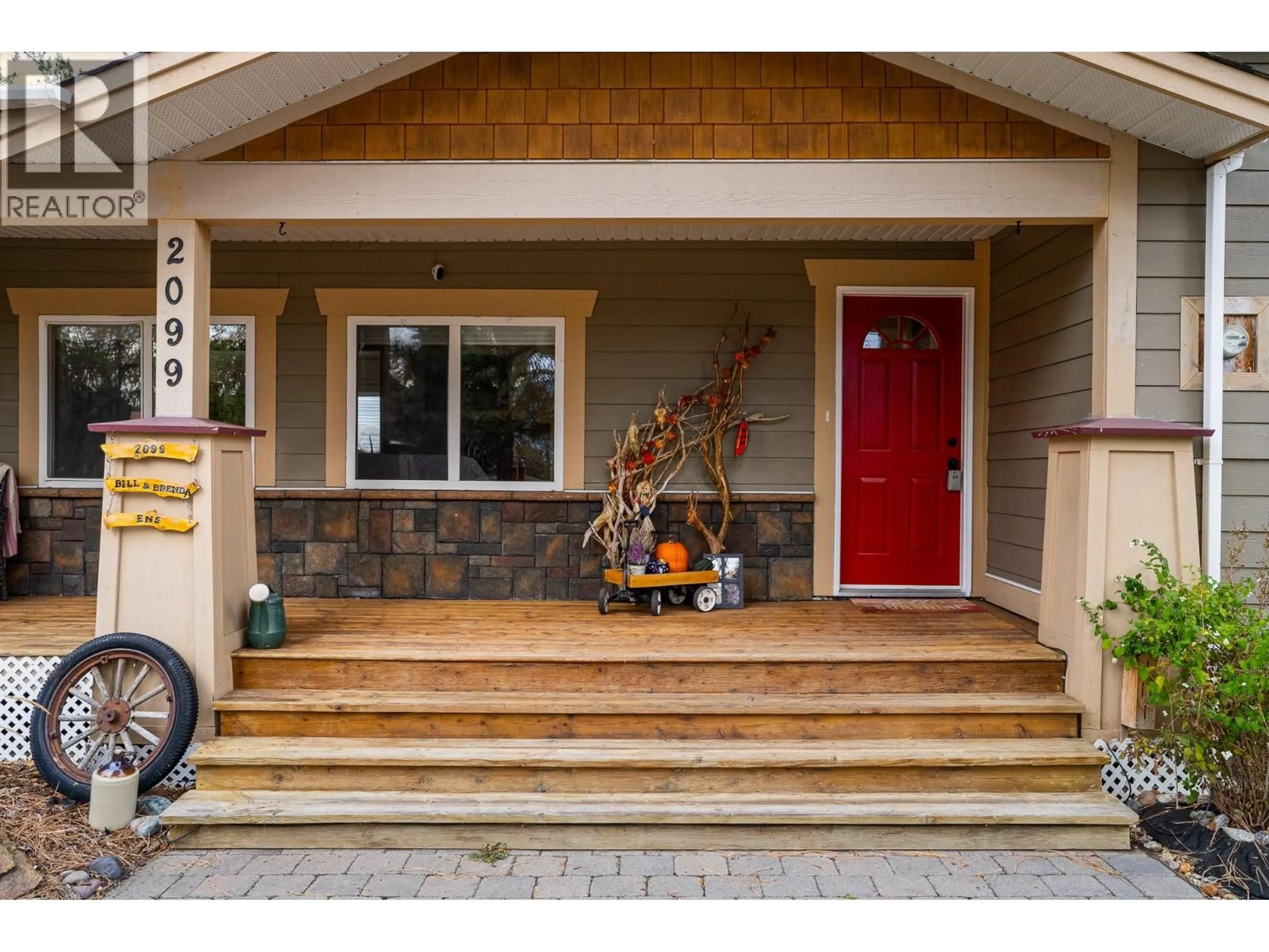 Indoor entryway for 2099 CASTILLOU CRESCENT, Merritt British Columbia V1K1H8