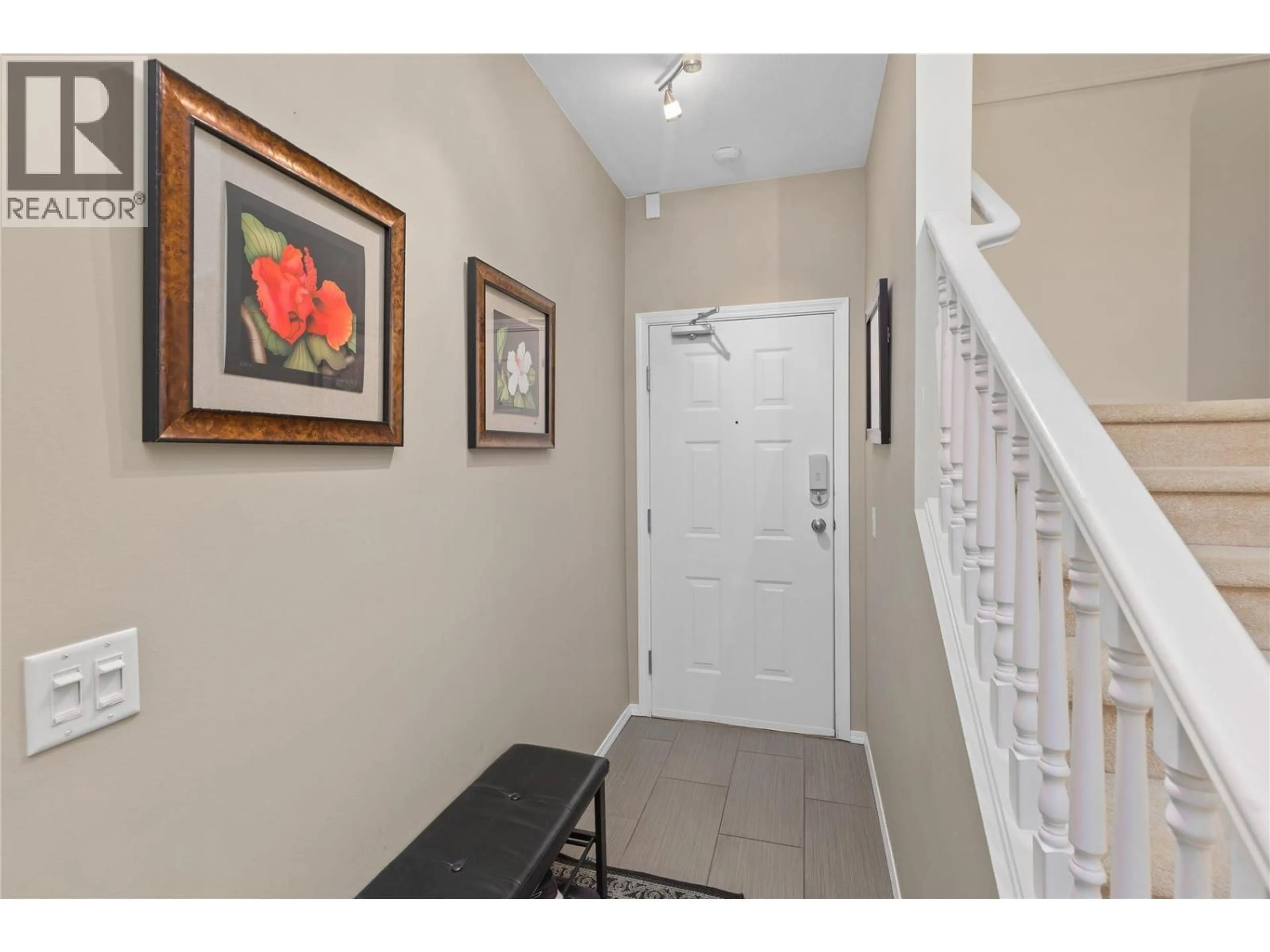Indoor entryway for 303 - 2300 BENVOULIN ROAD, Kelowna British Columbia V1W2C6