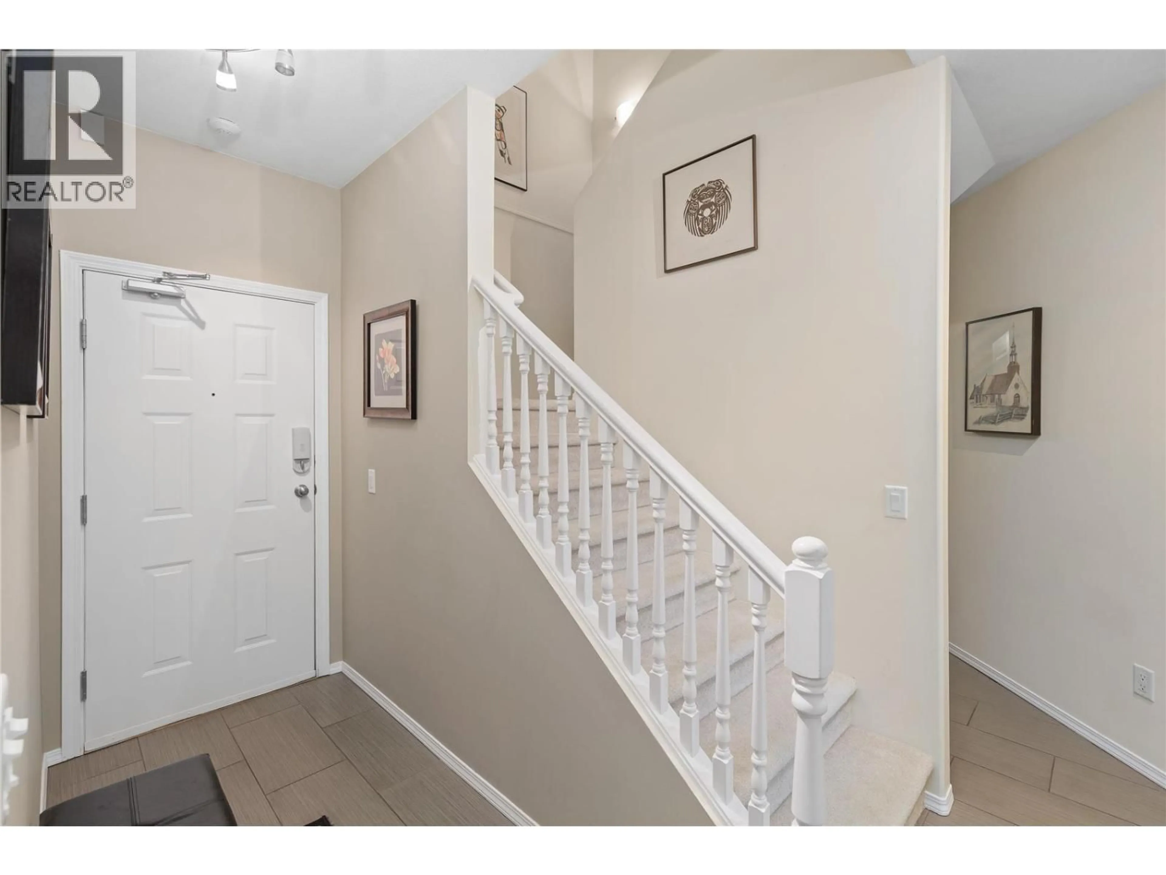 Indoor entryway for 303 - 2300 BENVOULIN ROAD, Kelowna British Columbia V1W2C6