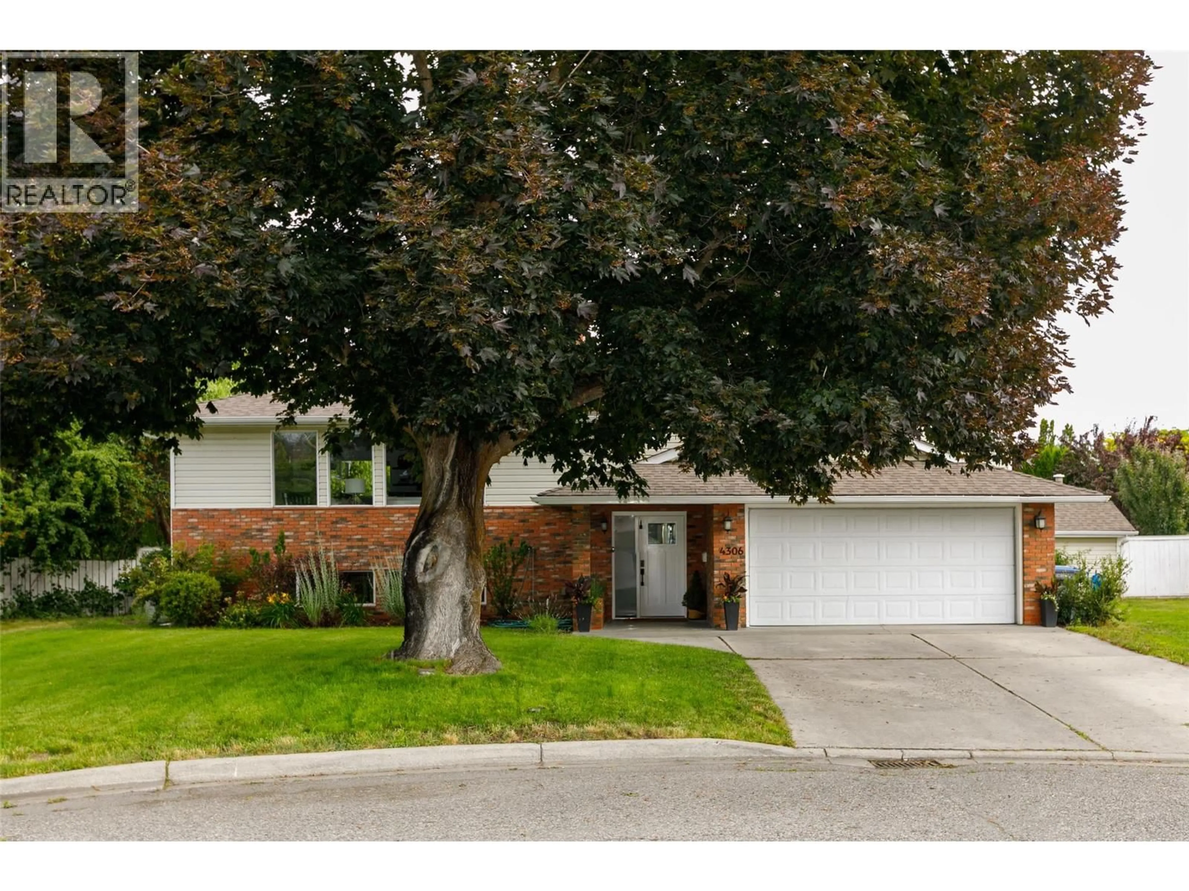 Home with vinyl exterior material, street for 4306 SAN MICHELLE COURT, Kelowna British Columbia V1W2J3