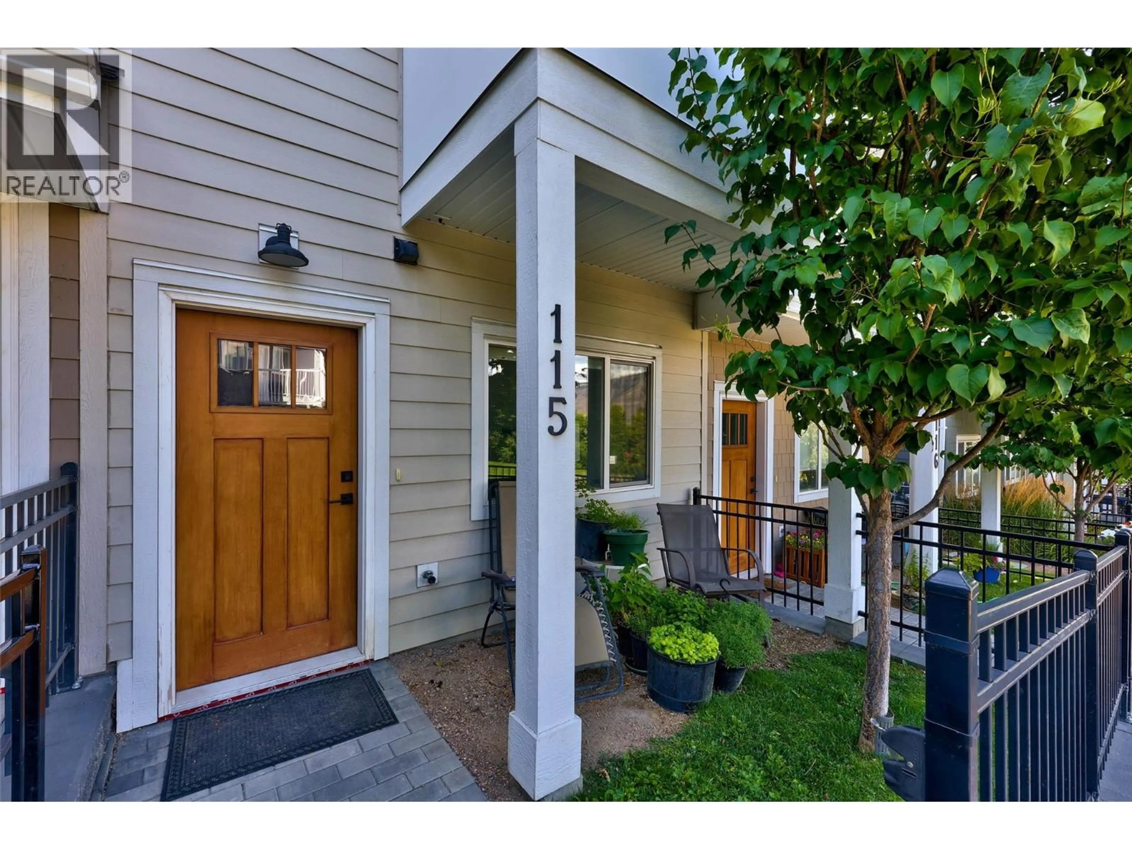 Indoor entryway for 115 - 1393 9TH AVENUE, Kamloops British Columbia V2C3X6