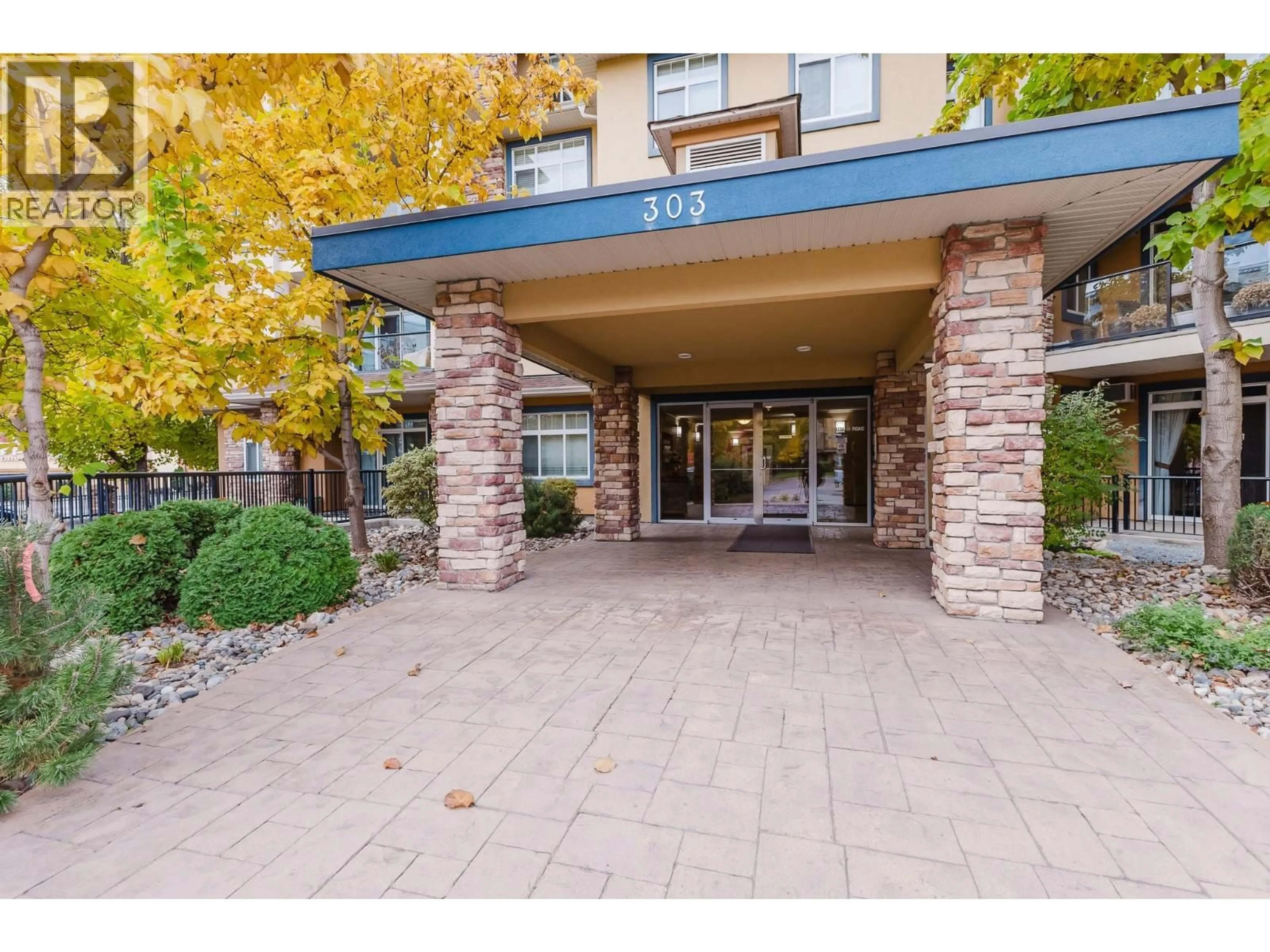 Indoor foyer for 108 - 303 WHITMAN ROAD, Kelowna British Columbia V1V2P3