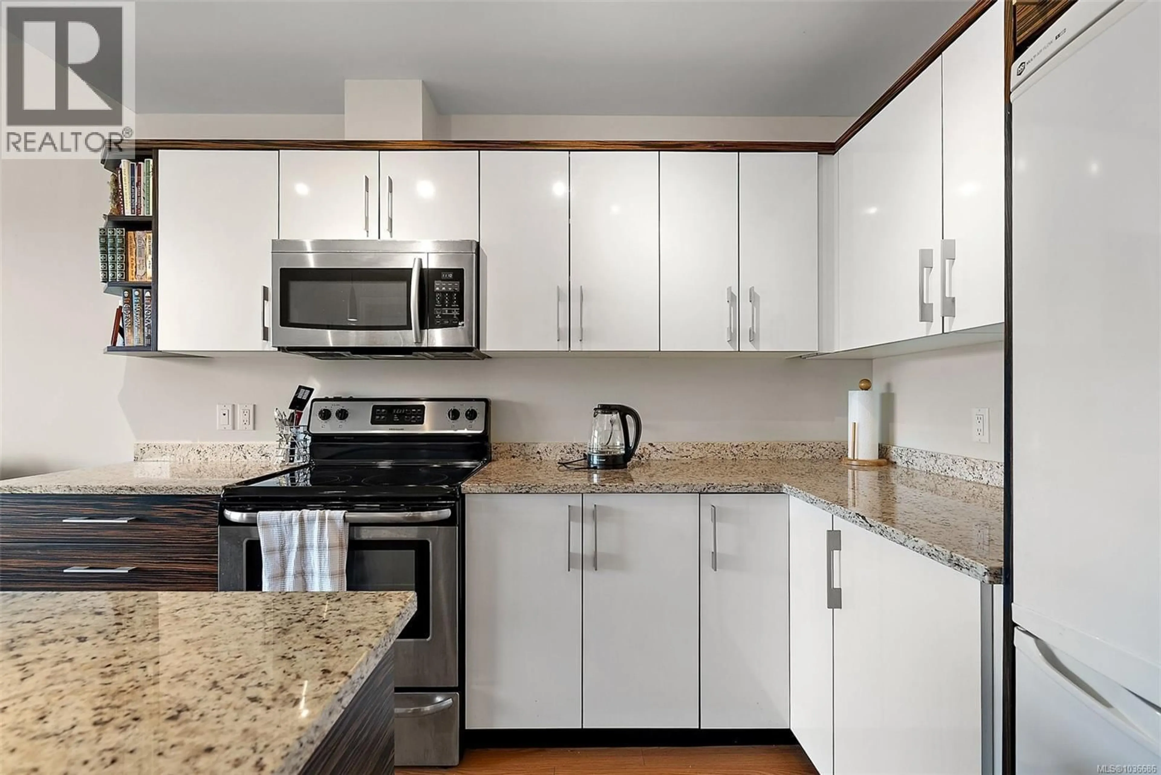 Standard kitchen, unknown for 405 - 4040 BORDEN STREET, Saanich British Columbia V8X2E9