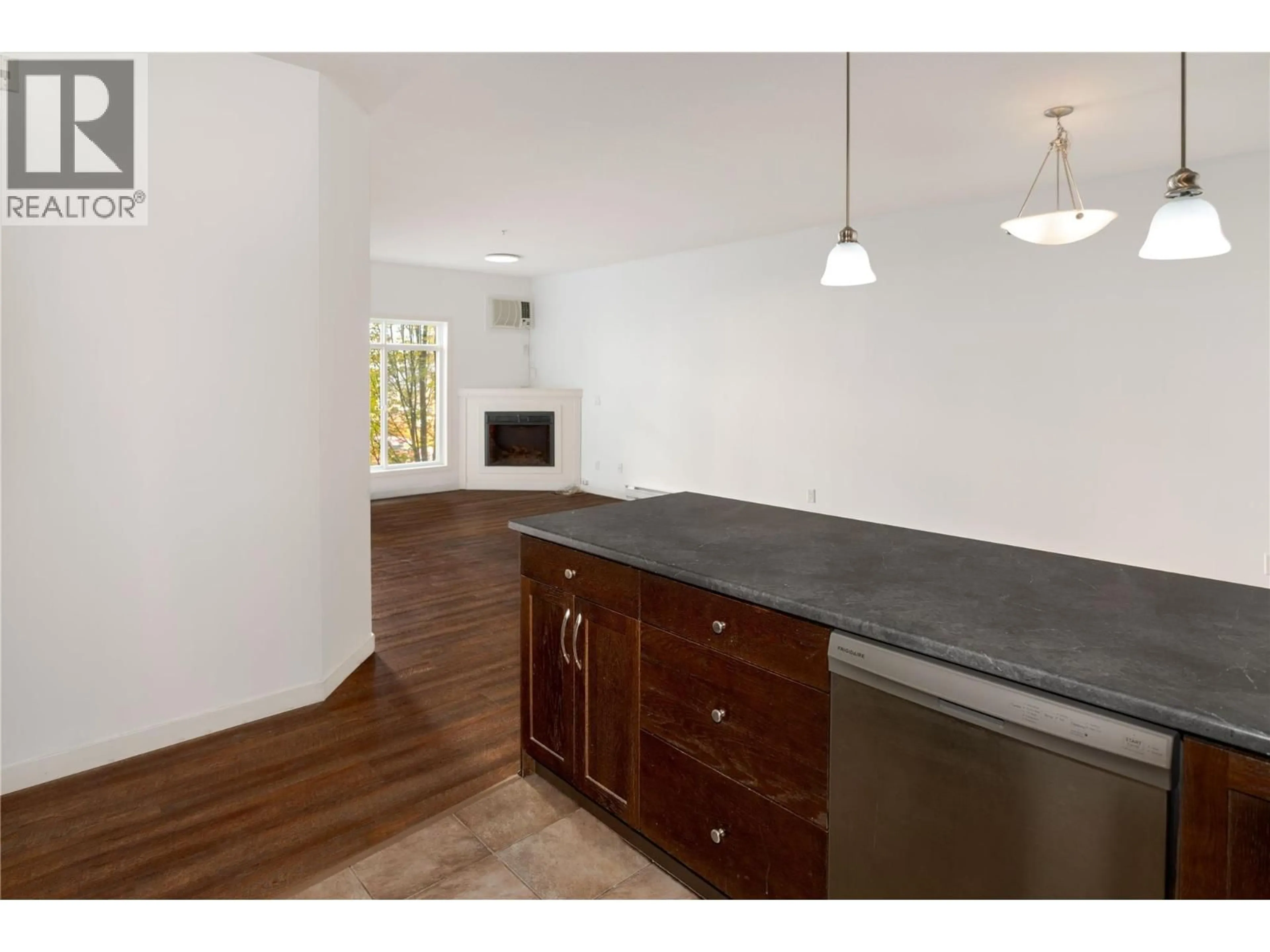 Standard kitchen, unknown for 206 - 250 HOLLYWOOD ROAD SOUTH, Kelowna British Columbia V1X3S9