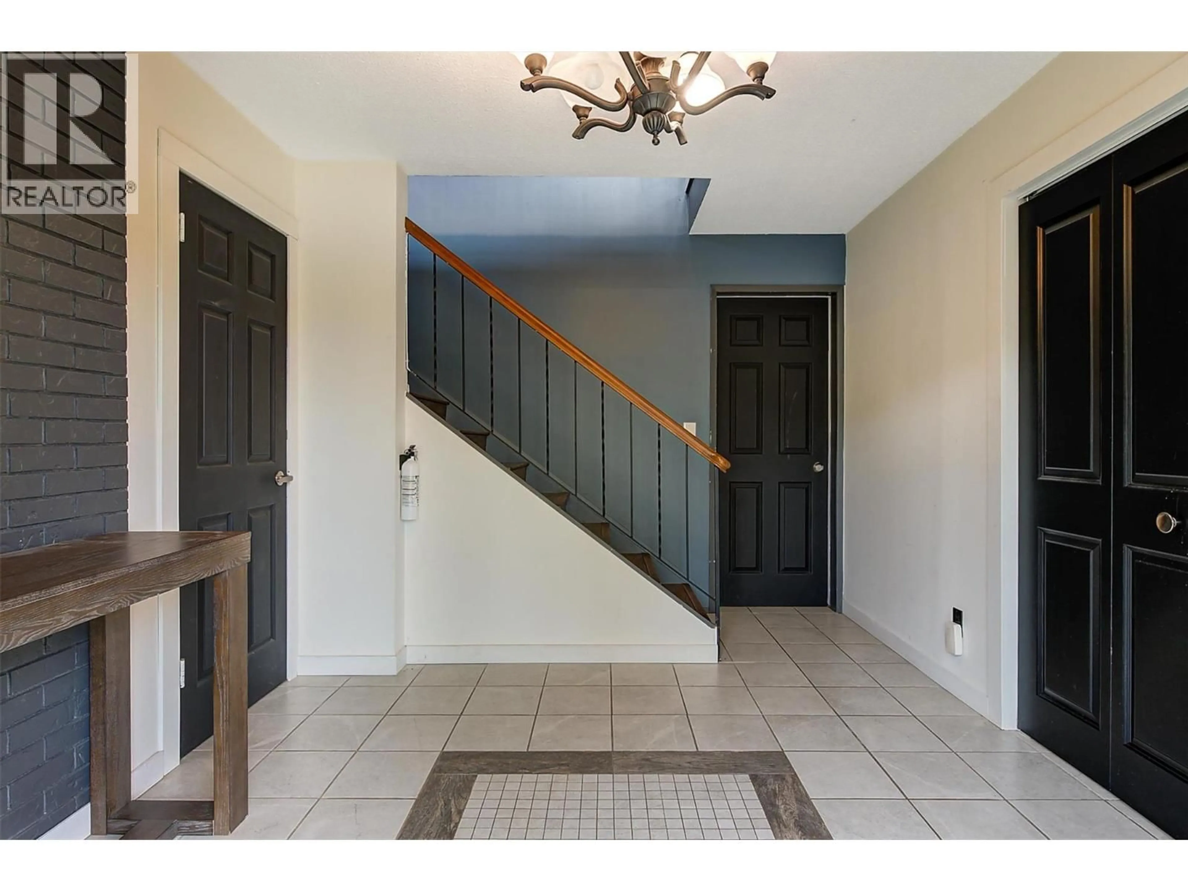 Indoor entryway for 790 TORRS COURT, Kelowna British Columbia V1W1B5