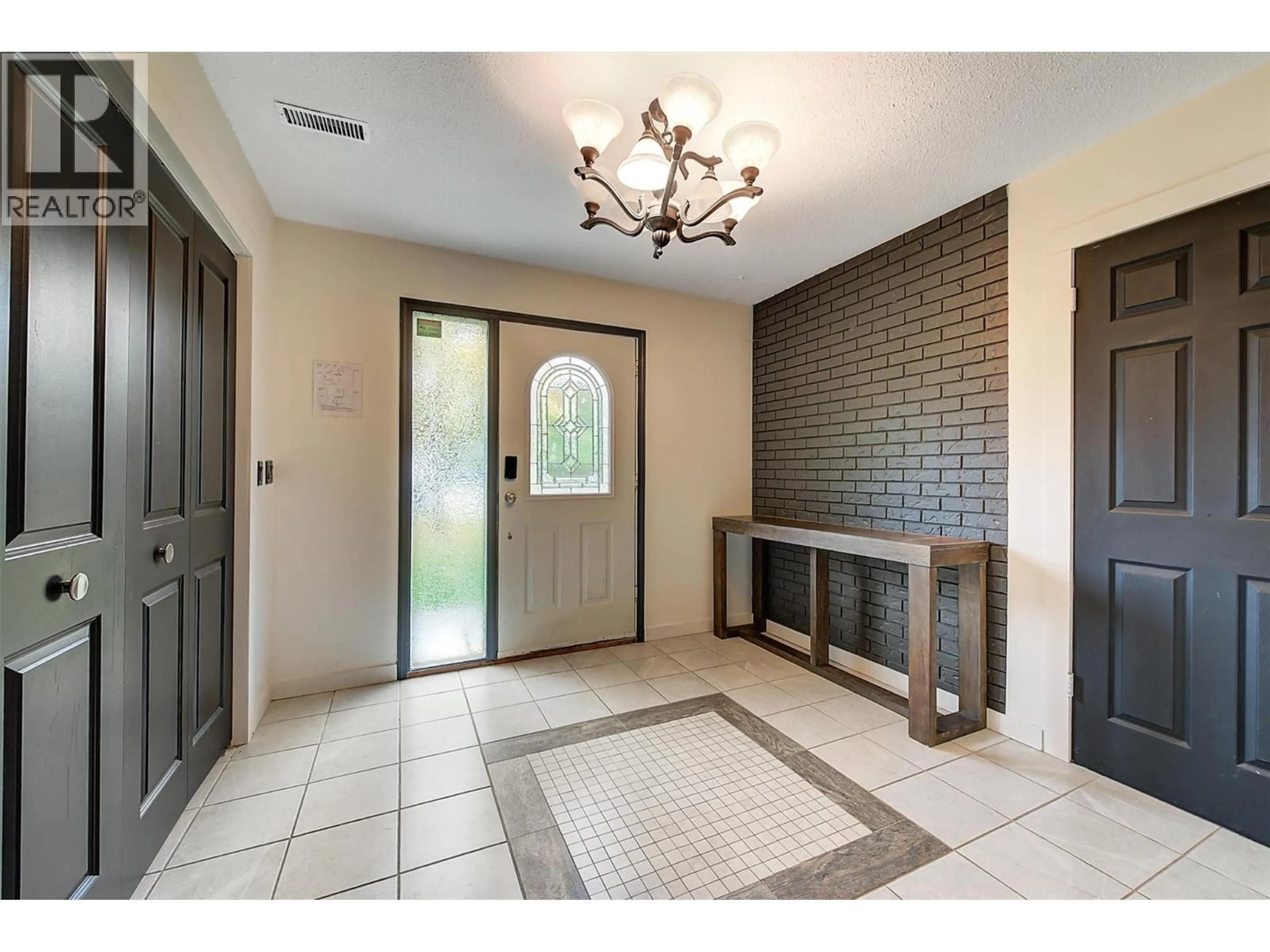 Indoor entryway for 790 TORRS COURT, Kelowna British Columbia V1W1B5
