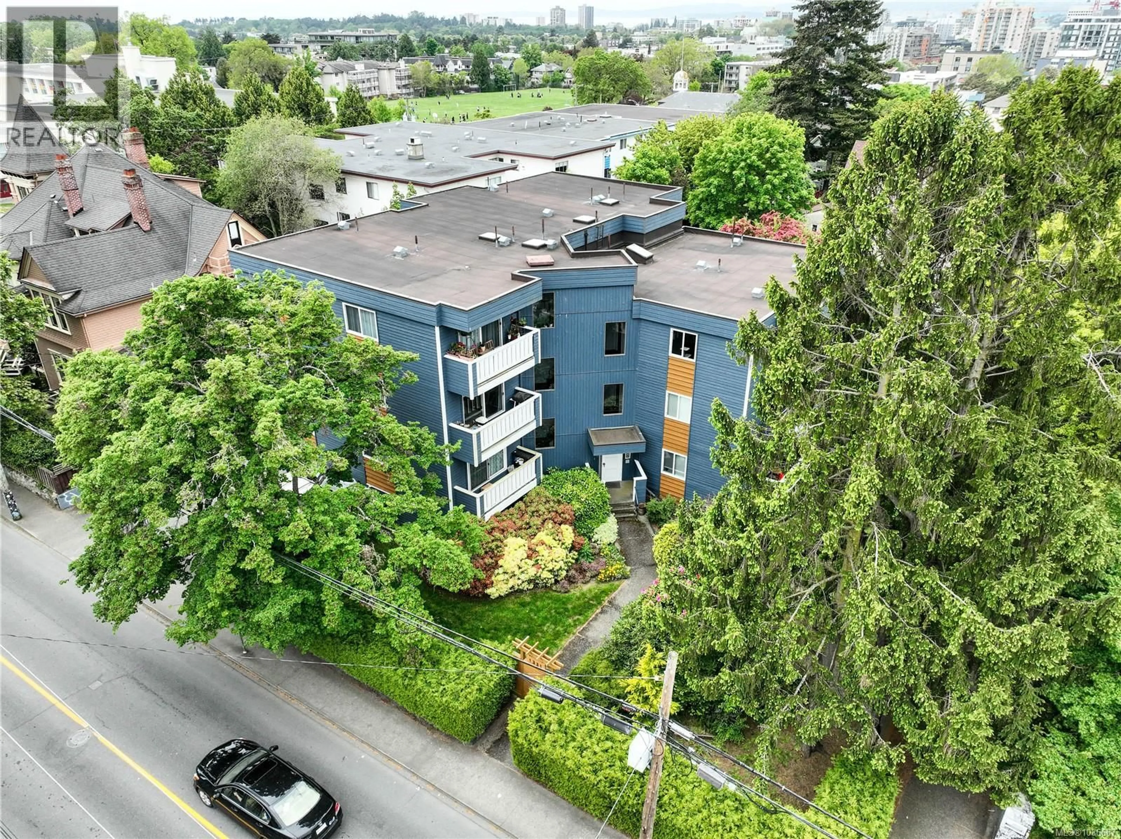 A pic from outside/outdoor area/front of a property/back of a property/a pic from drone, city buildings view from balcony for 5 - 1331 JOHNSON STREET, Victoria British Columbia V8V3P2