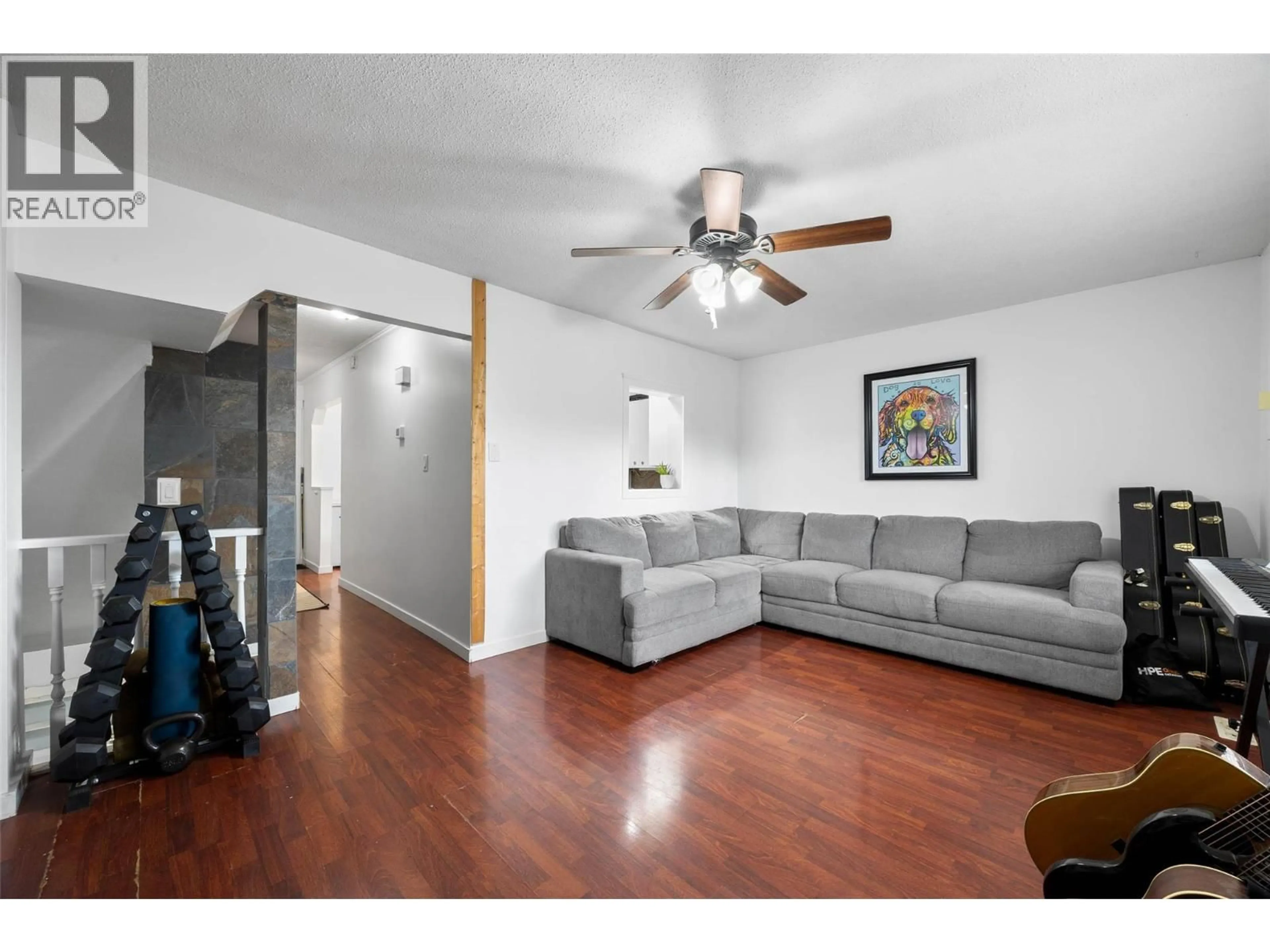 Living room with furniture, wood/laminate floor for 13 - 2564 SANDPIPER DRIVE, Kamloops British Columbia V2B6X1