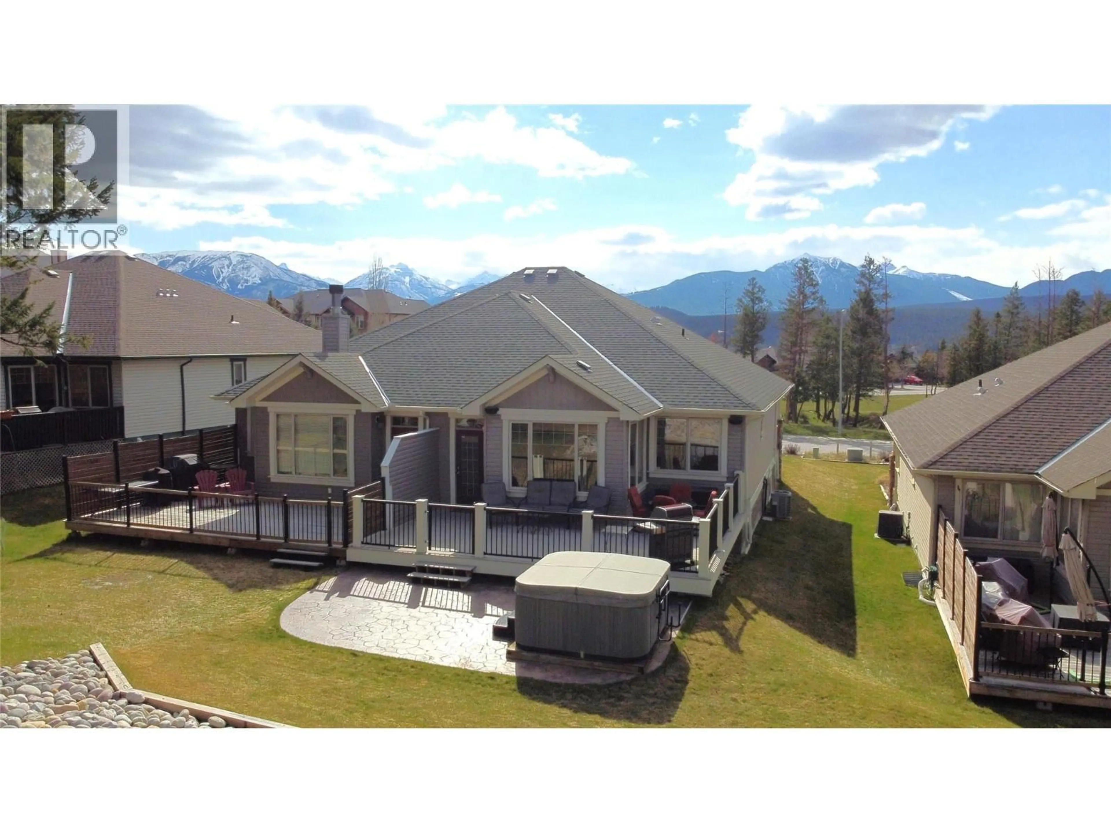 A pic from outside/outdoor area/front of a property/back of a property/a pic from drone, mountain view for 4886 RIDGE ROAD, Radium Hot Springs British Columbia V0A1M0
