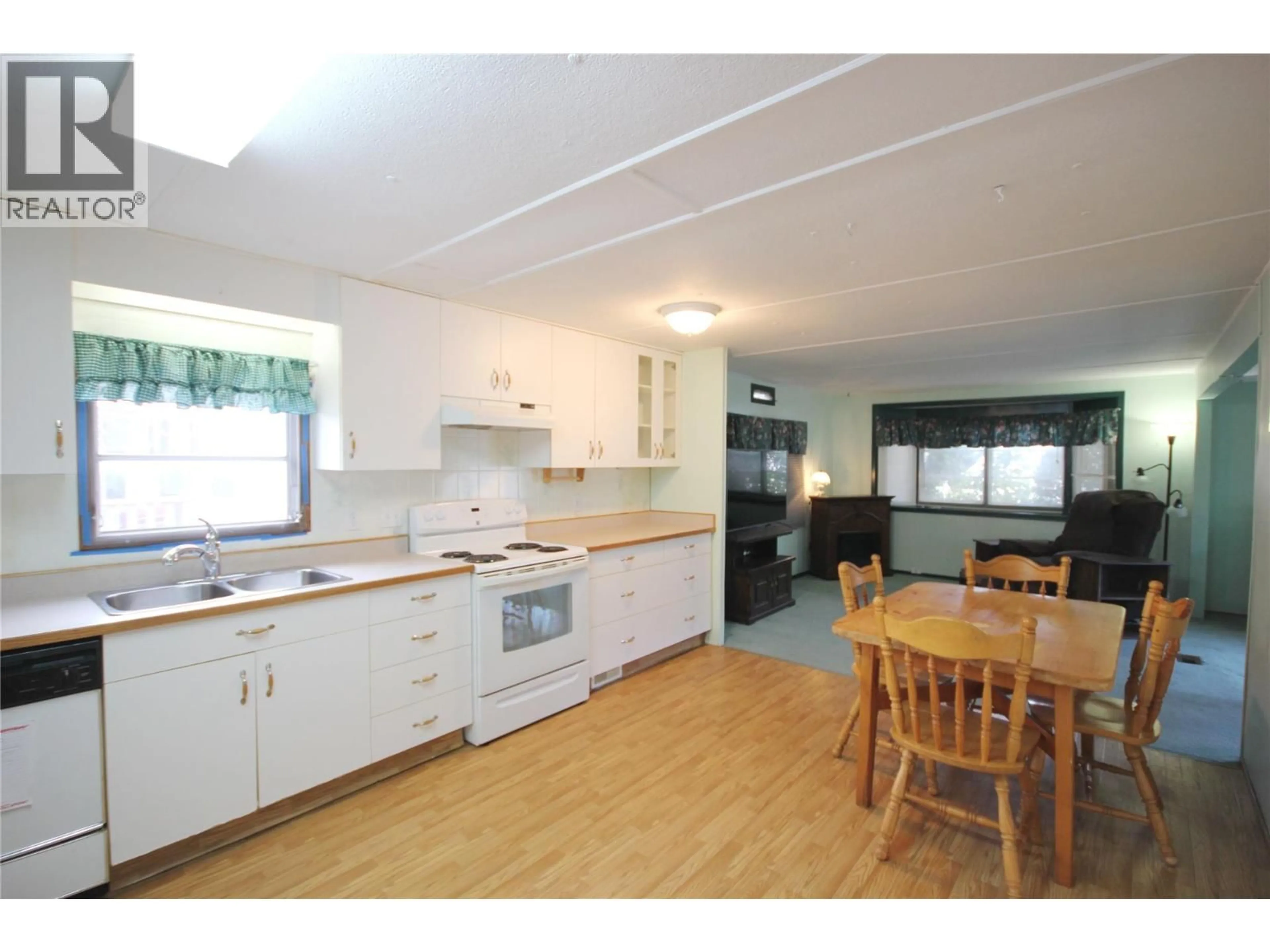 Standard kitchen, wood/laminate floor for 46 - 3245 PARIS STREET, Penticton British Columbia V2A3T9