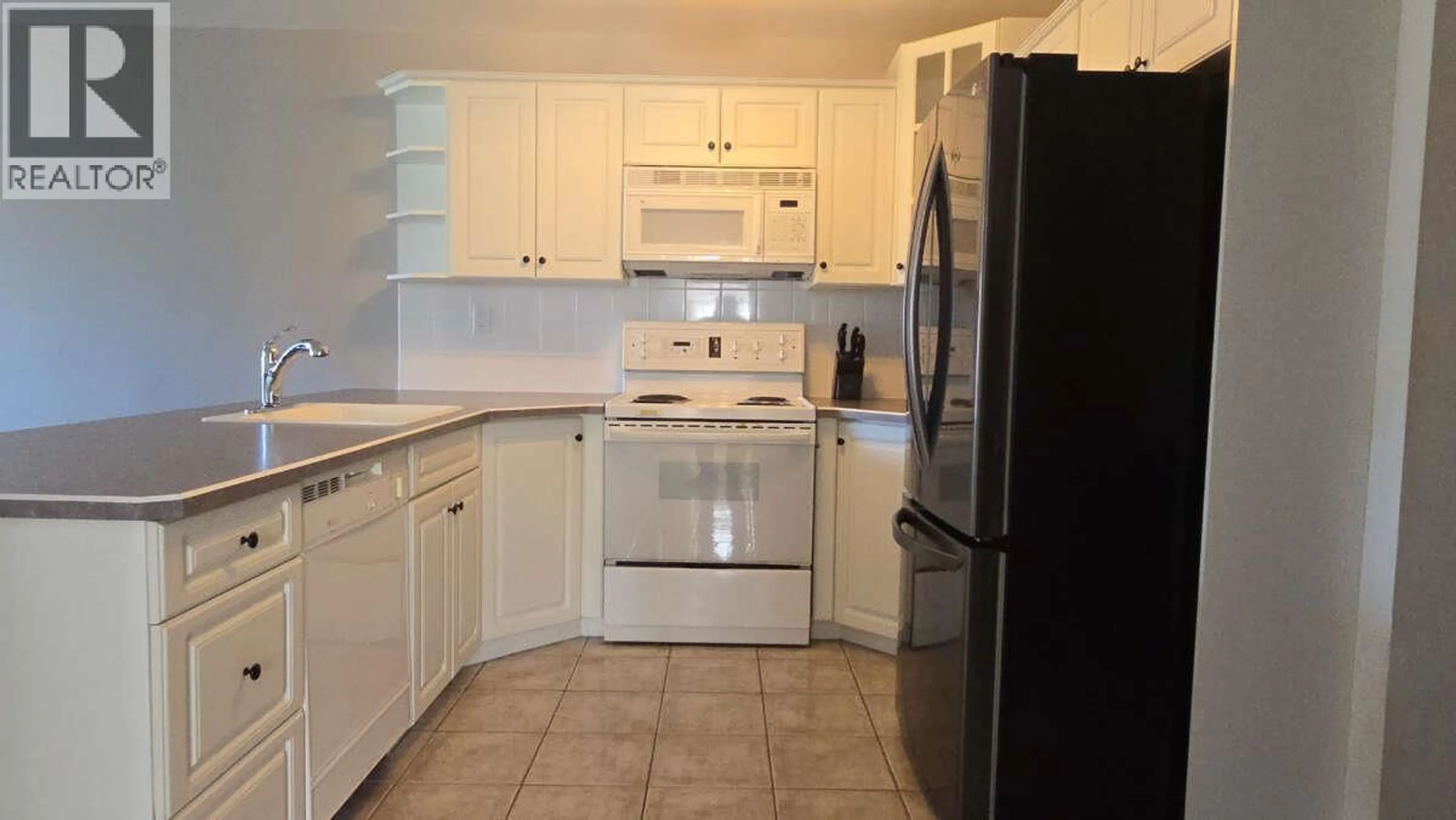 Standard kitchen, ceramic/tile floor for 4013A - 5052 RIVERVIEW ROAD, Fairmont Hot Springs British Columbia V0B1L1