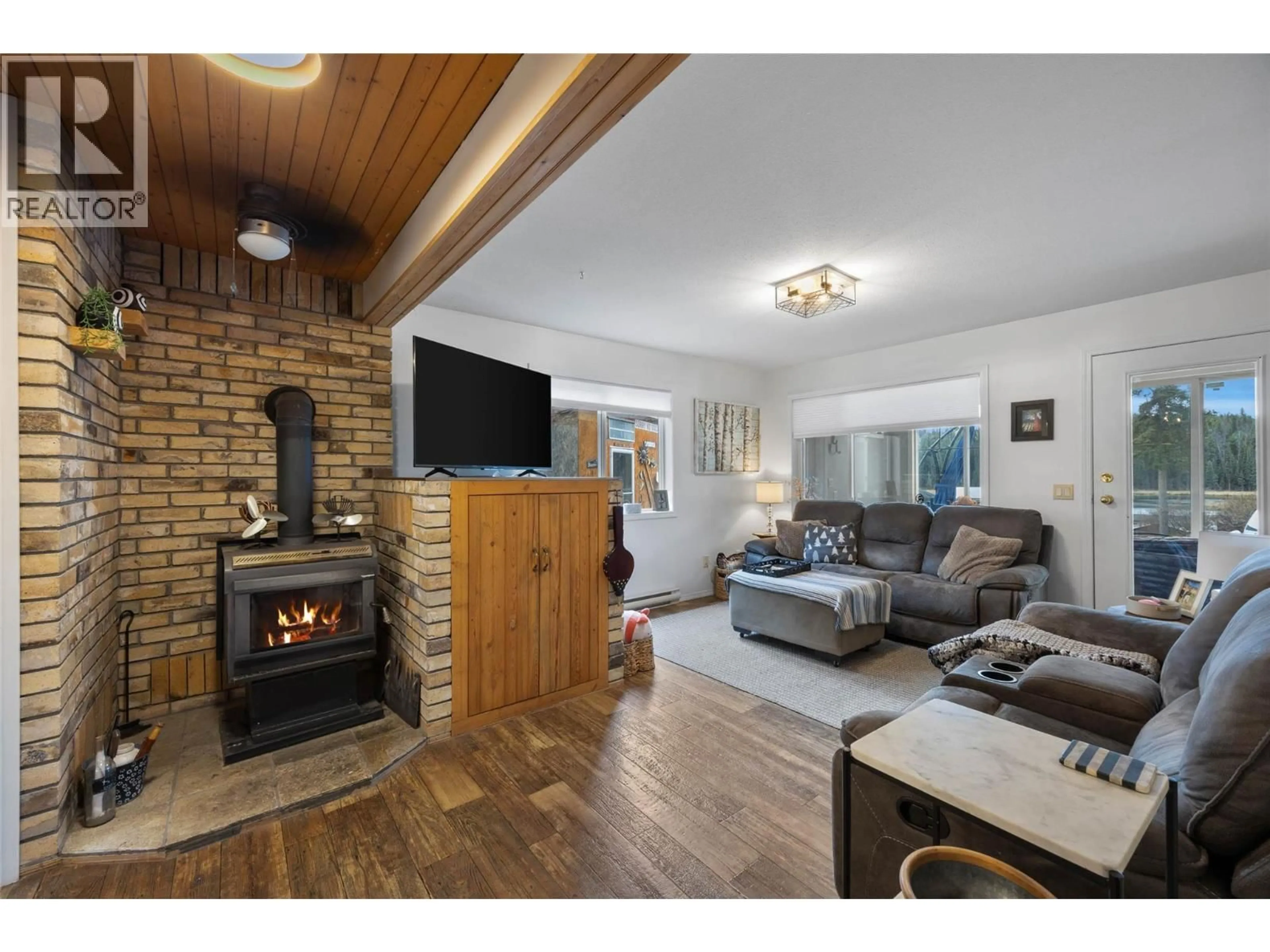 Living room with furniture, wood/laminate floor for 4684 WALLOPER LAKE ROAD, Kamloops British Columbia V1S1Y8