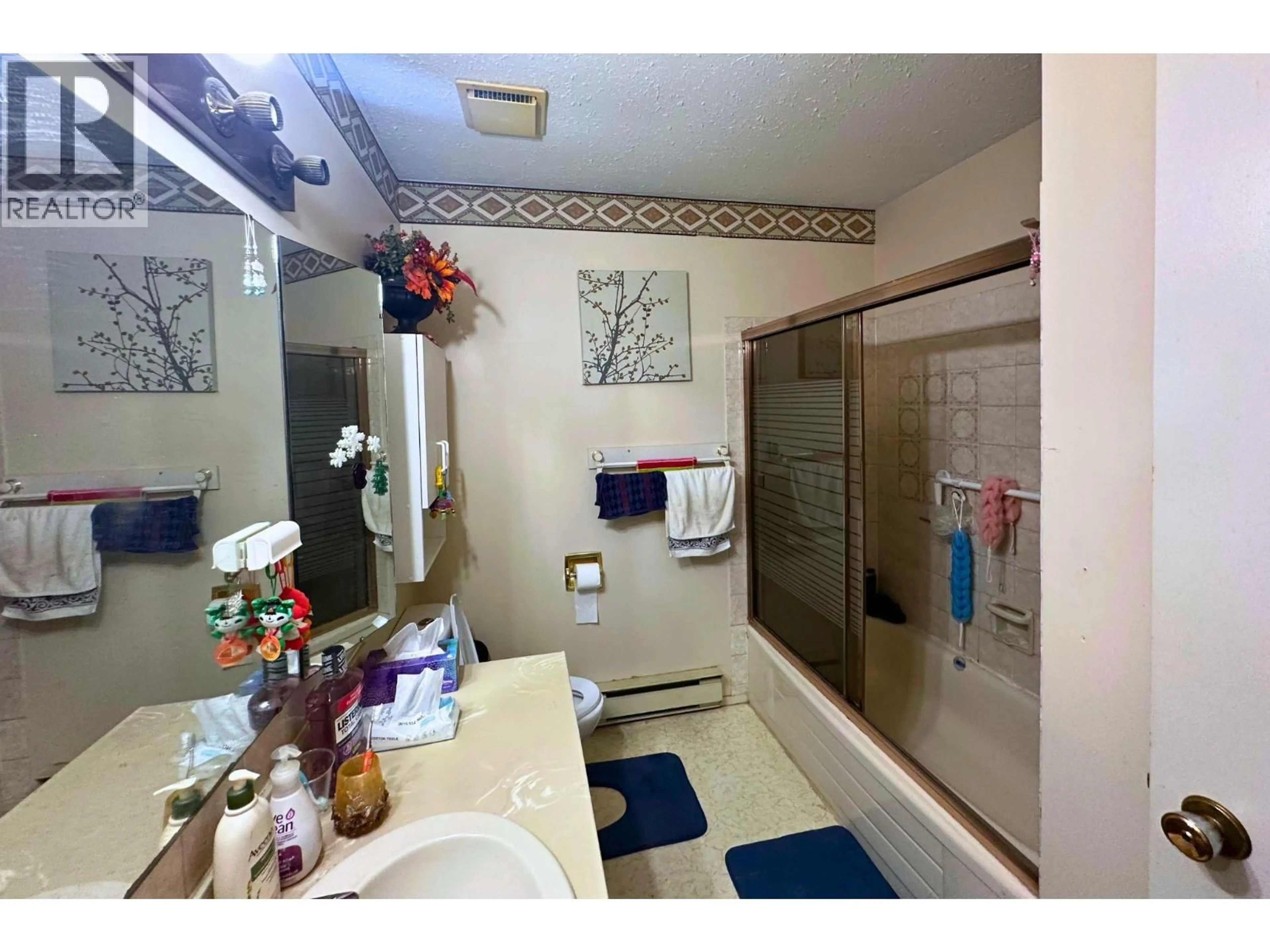 Standard bathroom, ceramic/tile floor for 1456 SPRINGFIELD ROAD, Kelowna British Columbia V1Y5V3