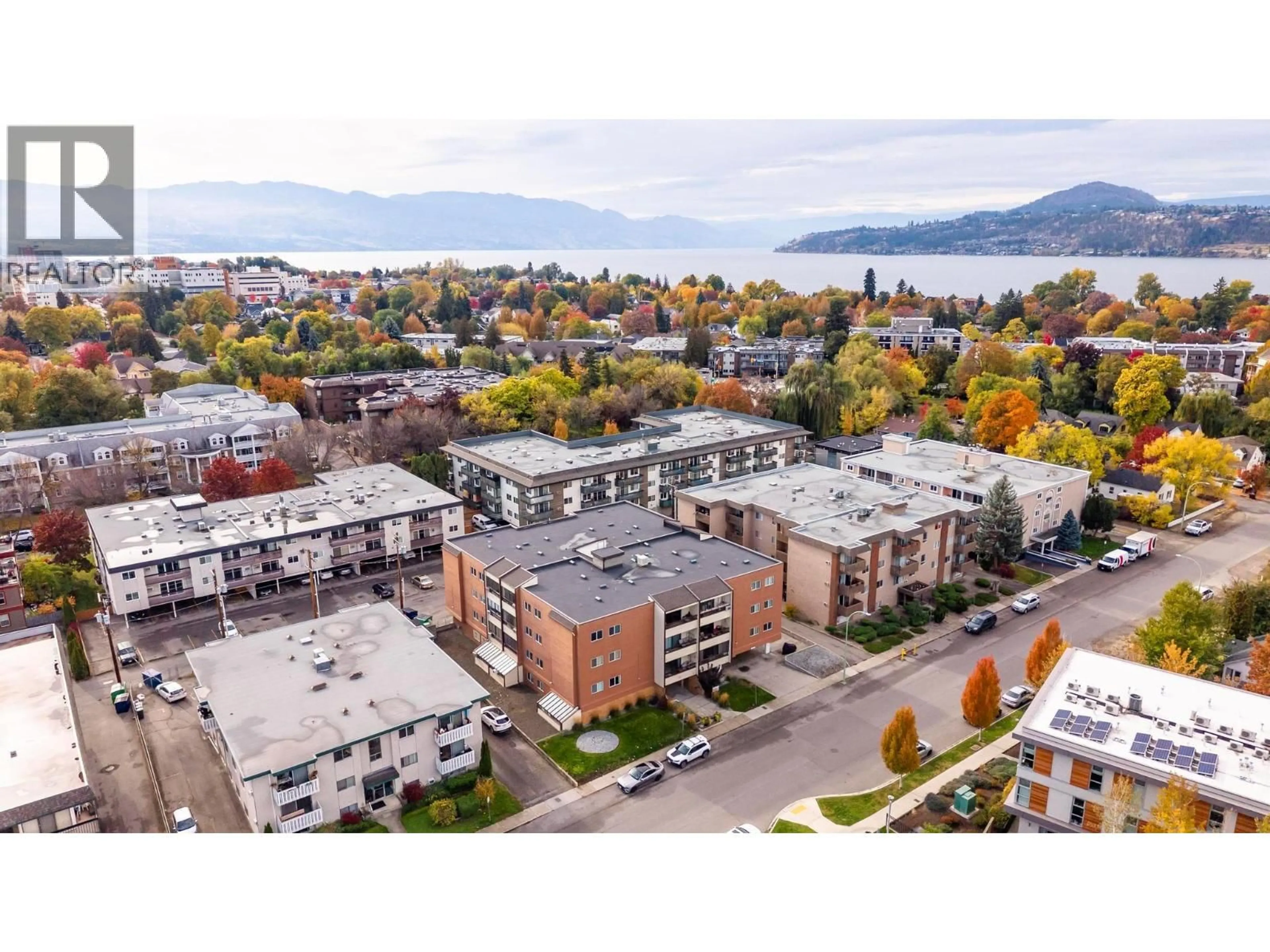 A pic from outside/outdoor area/front of a property/back of a property/a pic from drone, unknown for 403 - 555 ROWCLIFFE AVENUE, Kelowna British Columbia V1Y5Y8