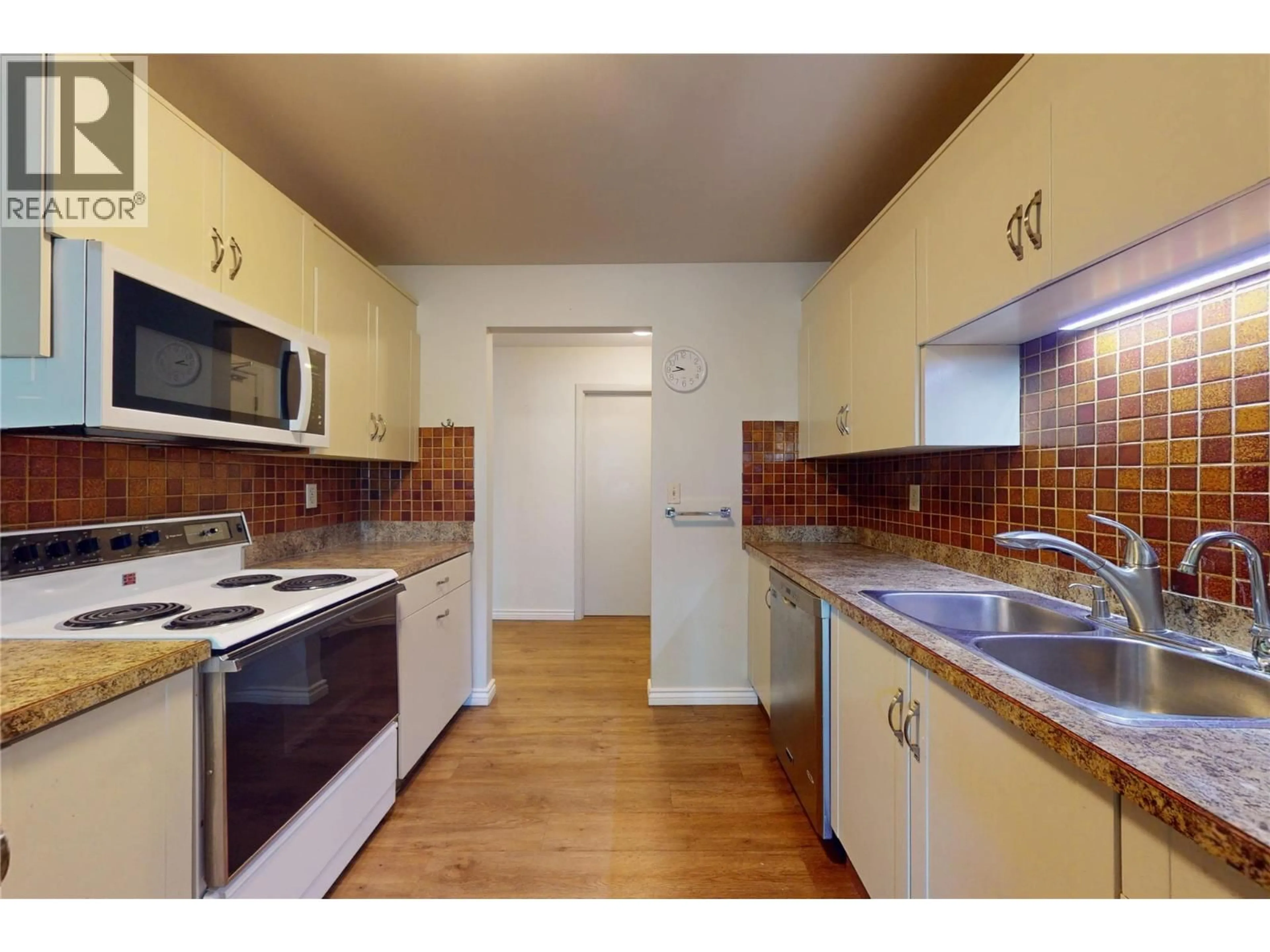 Standard kitchen, unknown for 114 - 1075 BERNARD AVENUE, Kelowna British Columbia V1Y6P7