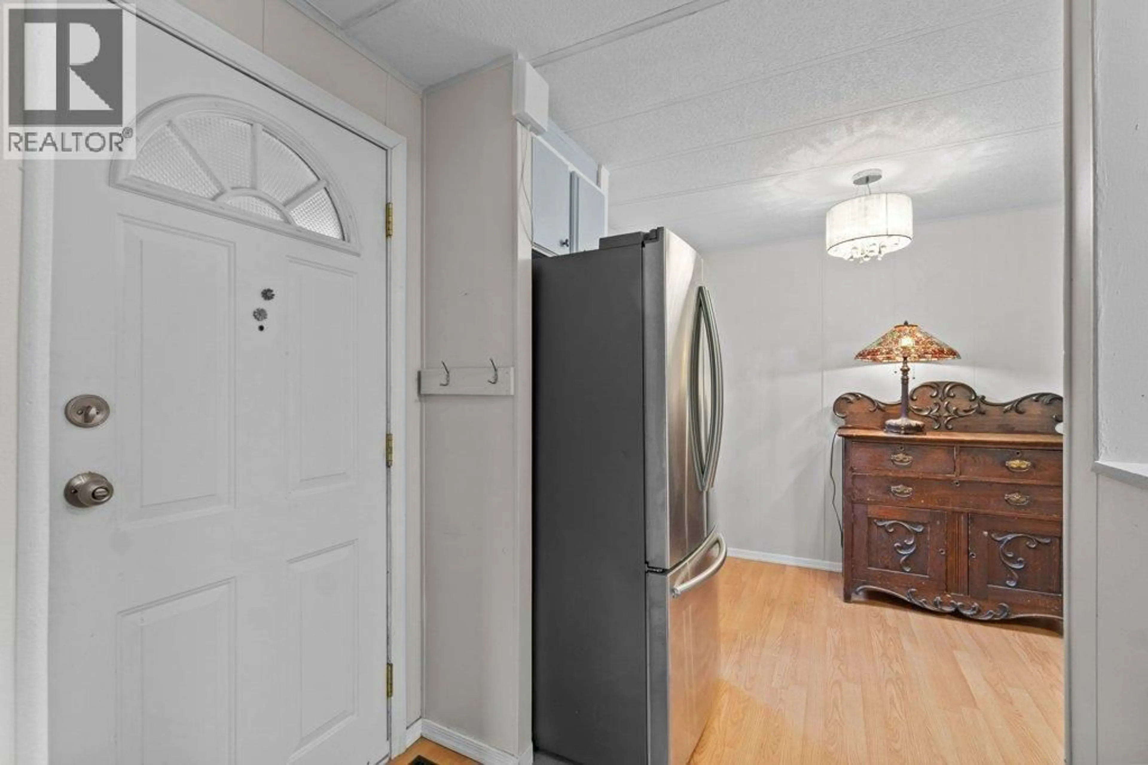 Indoor entryway for 43 - 1361 30 STREET SOUTHEAST, Salmon Arm British Columbia V1E2N4