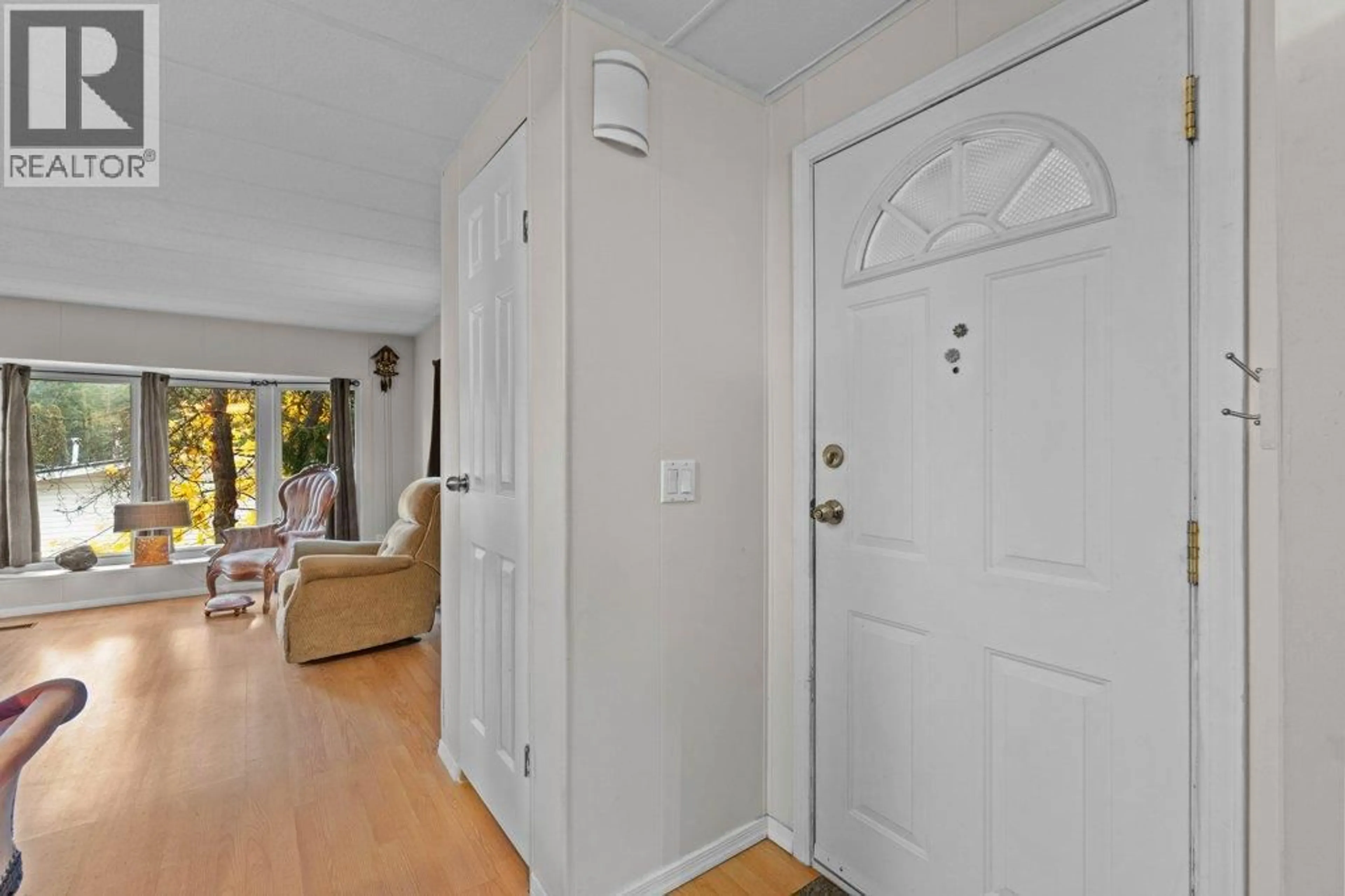 Indoor entryway for 43 - 1361 30 STREET SOUTHEAST, Salmon Arm British Columbia V1E2N4