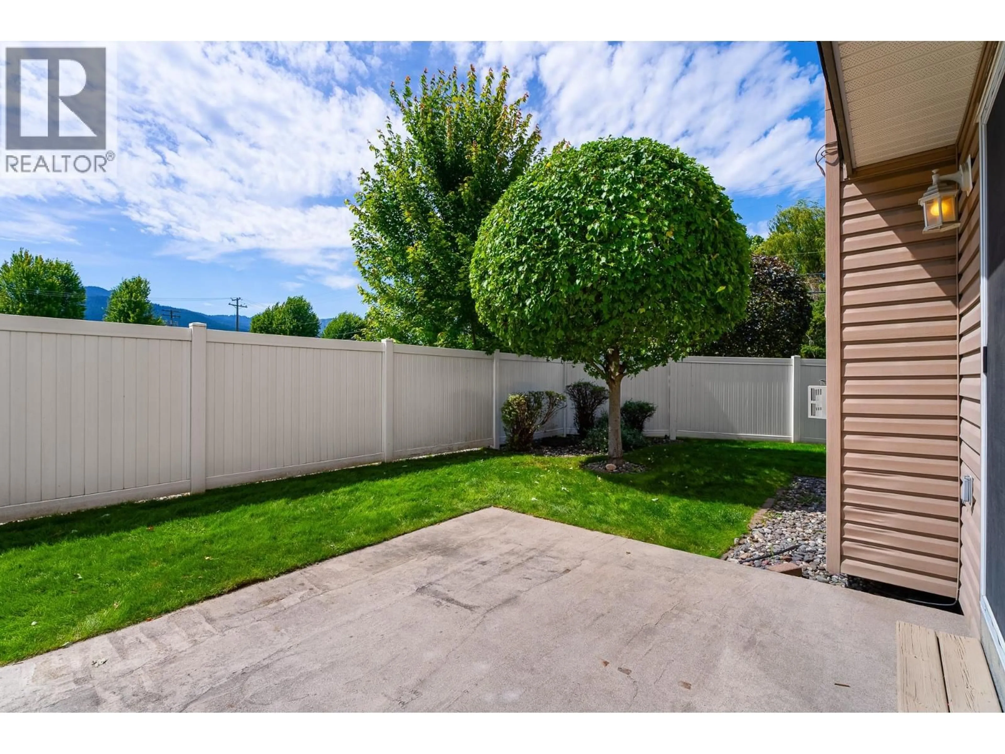 Patio, street for 3 - 2060 12TH AVENUE NORTHEAST, Salmon Arm British Columbia V1E3P6