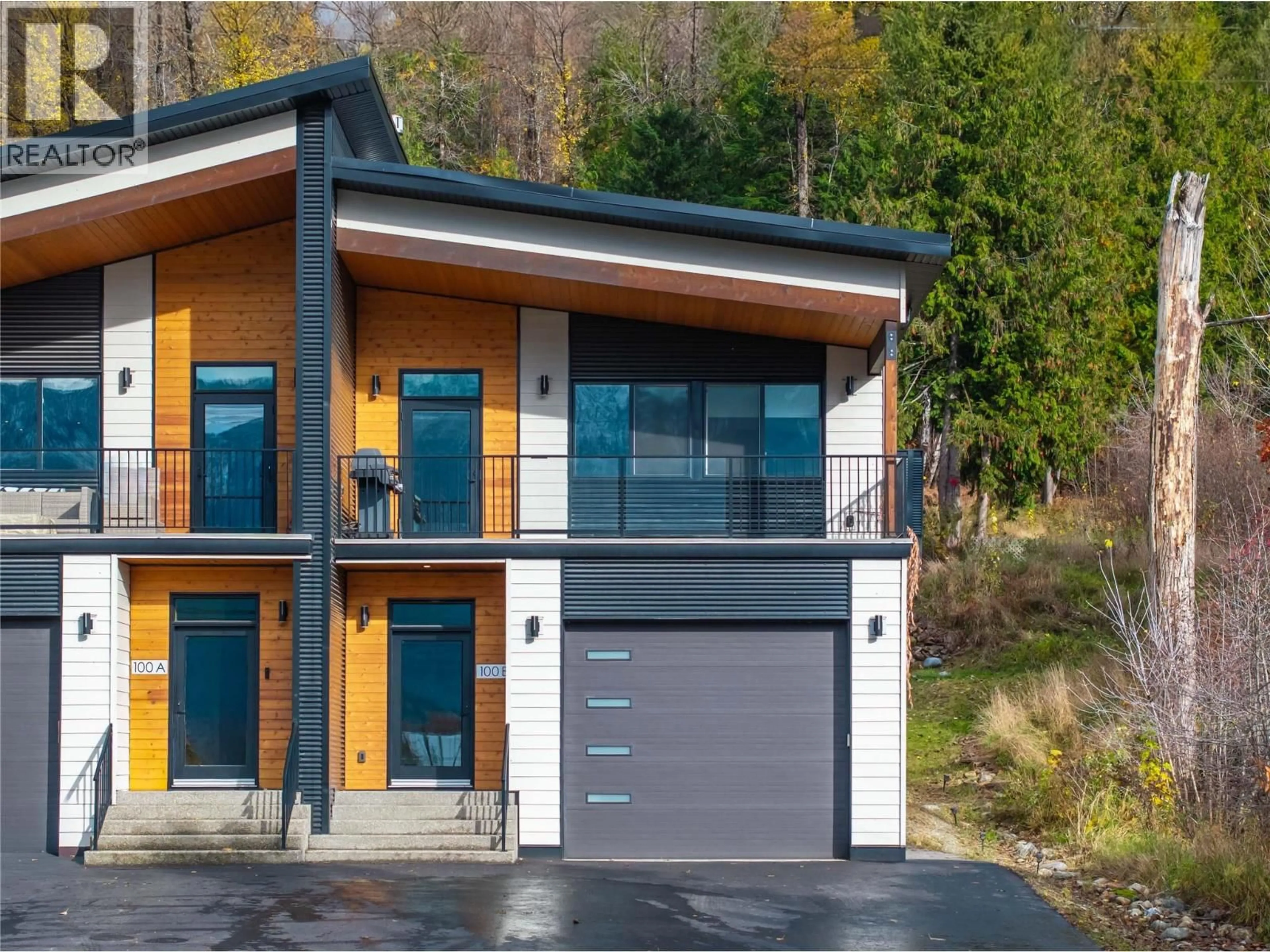 Home with vinyl exterior material, street for B - 100 TRACK STREET EAST, Revelstoke British Columbia V0E2S0