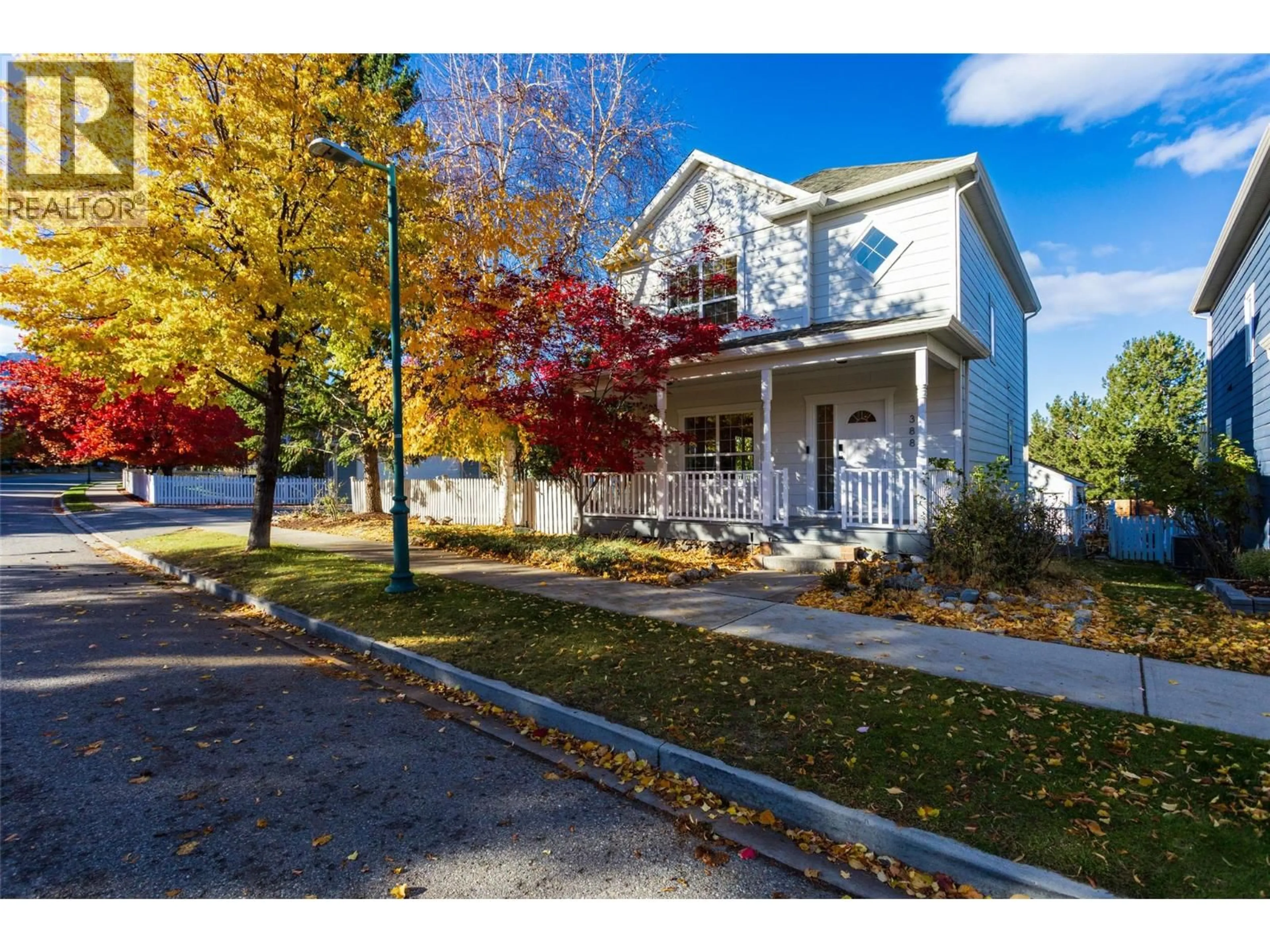 Home with vinyl exterior material, street for 388 MCCARREN AVENUE, Kelowna British Columbia V1W4W3