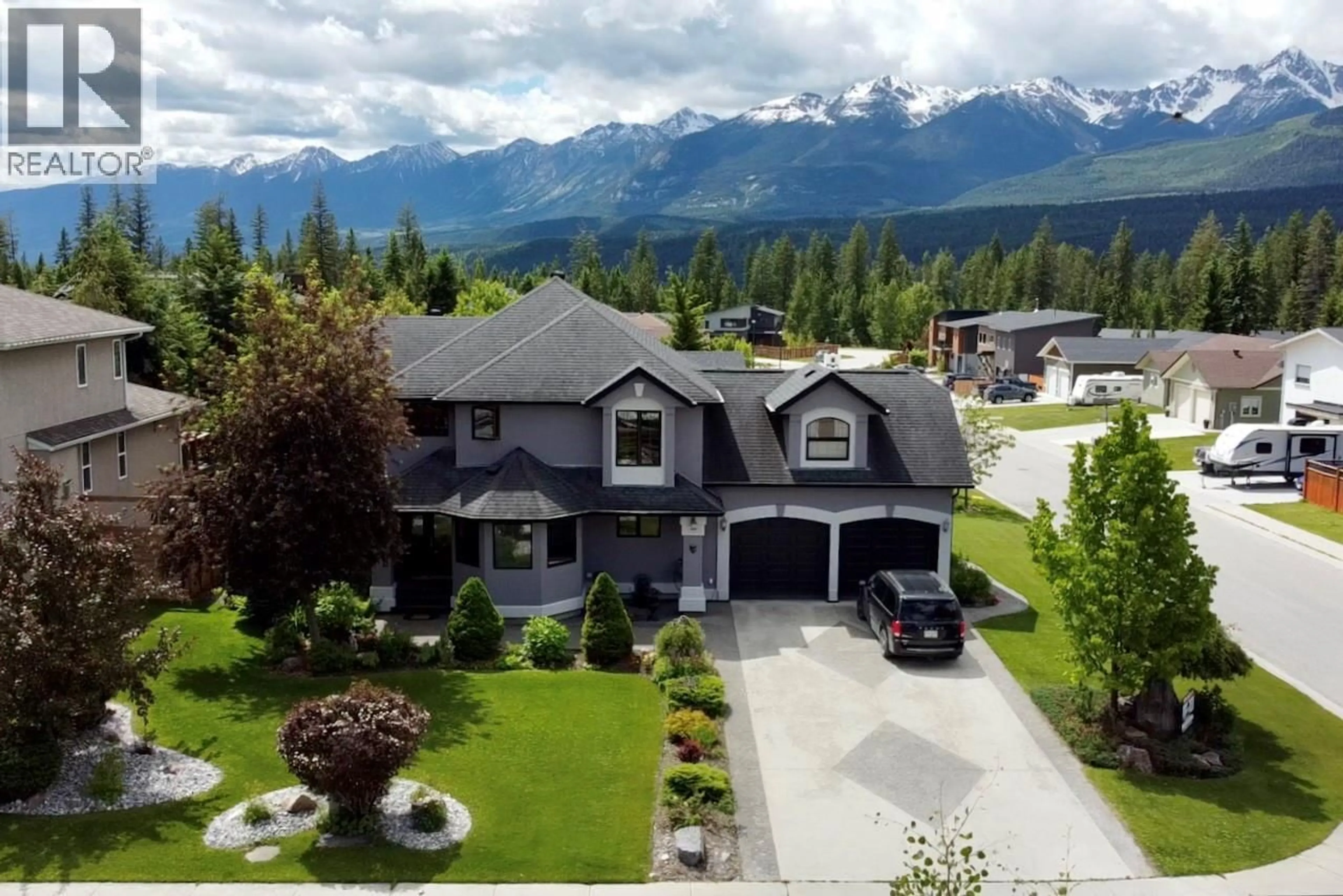 A pic from outside/outdoor area/front of a property/back of a property/a pic from drone, mountain view for 1508 POPLAR STREET, Golden British Columbia V0A1H0