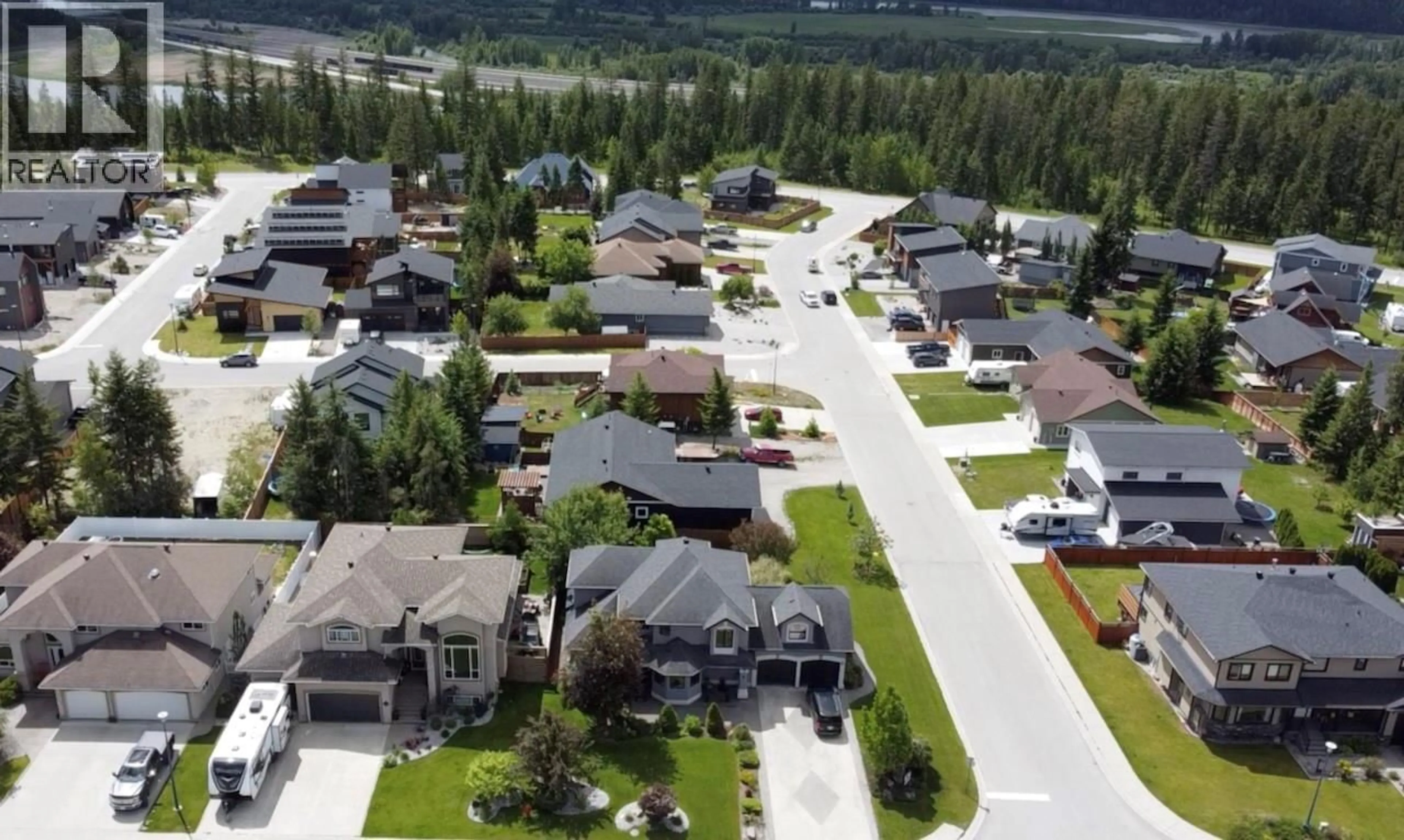 A pic from outside/outdoor area/front of a property/back of a property/a pic from drone, street for 1508 POPLAR STREET, Golden British Columbia V0A1H0