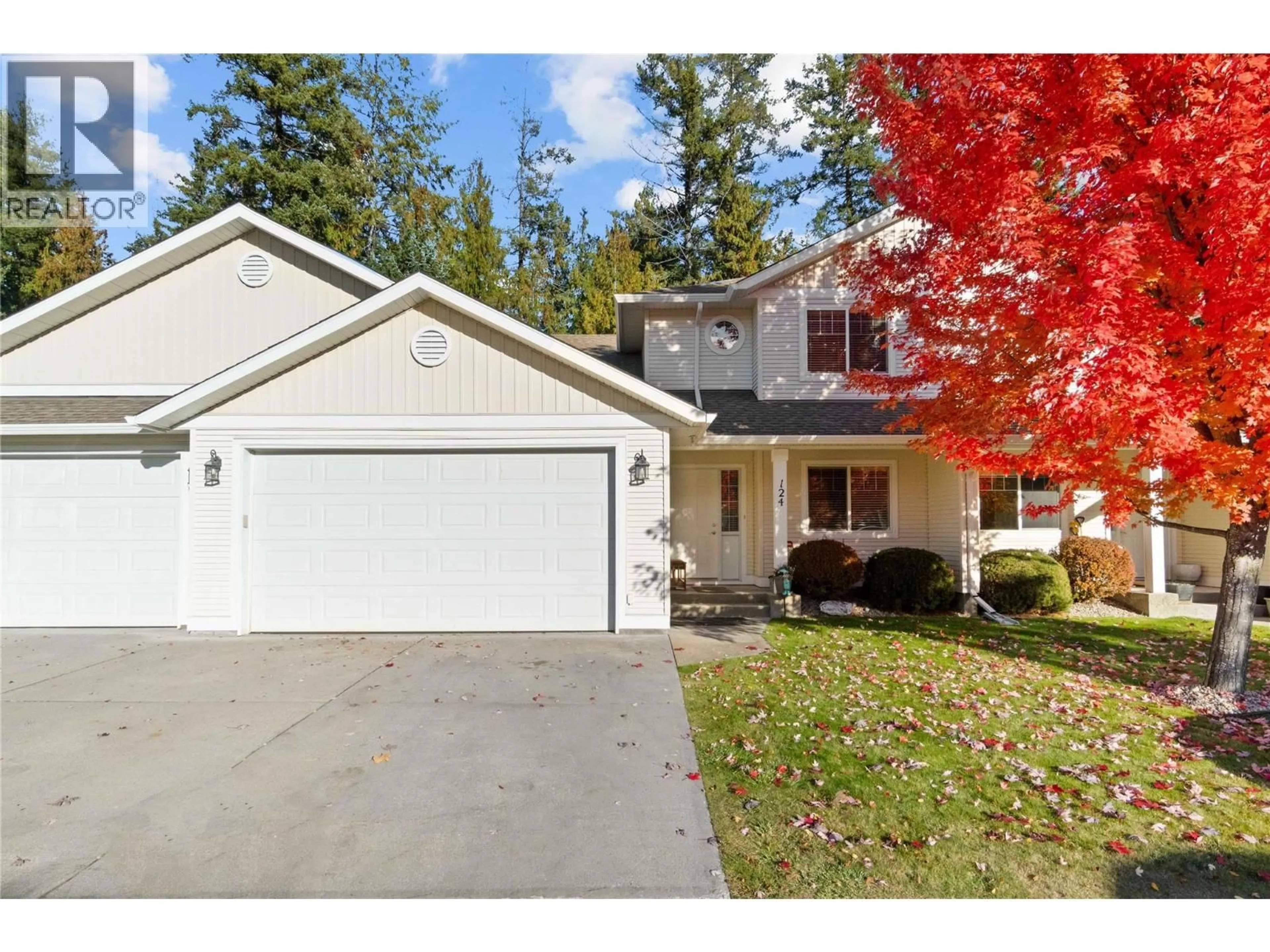 Home with vinyl exterior material, street for 124 - 222 MARTIN STREET, Sicamous British Columbia V0E2V0