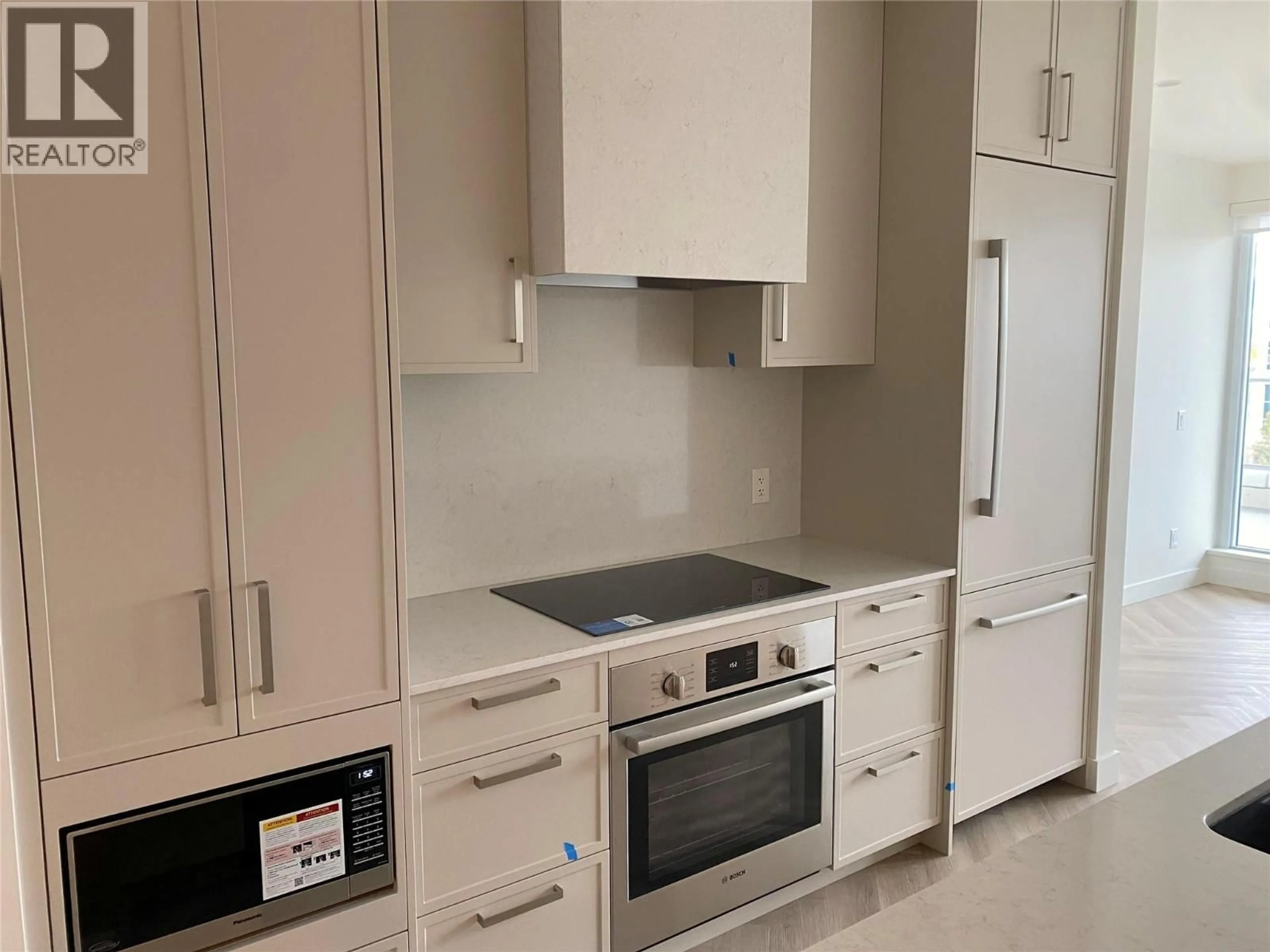 Standard kitchen, unknown for 519 - 3340 LAKESHORE ROAD, Kelowna British Columbia V1W0H6