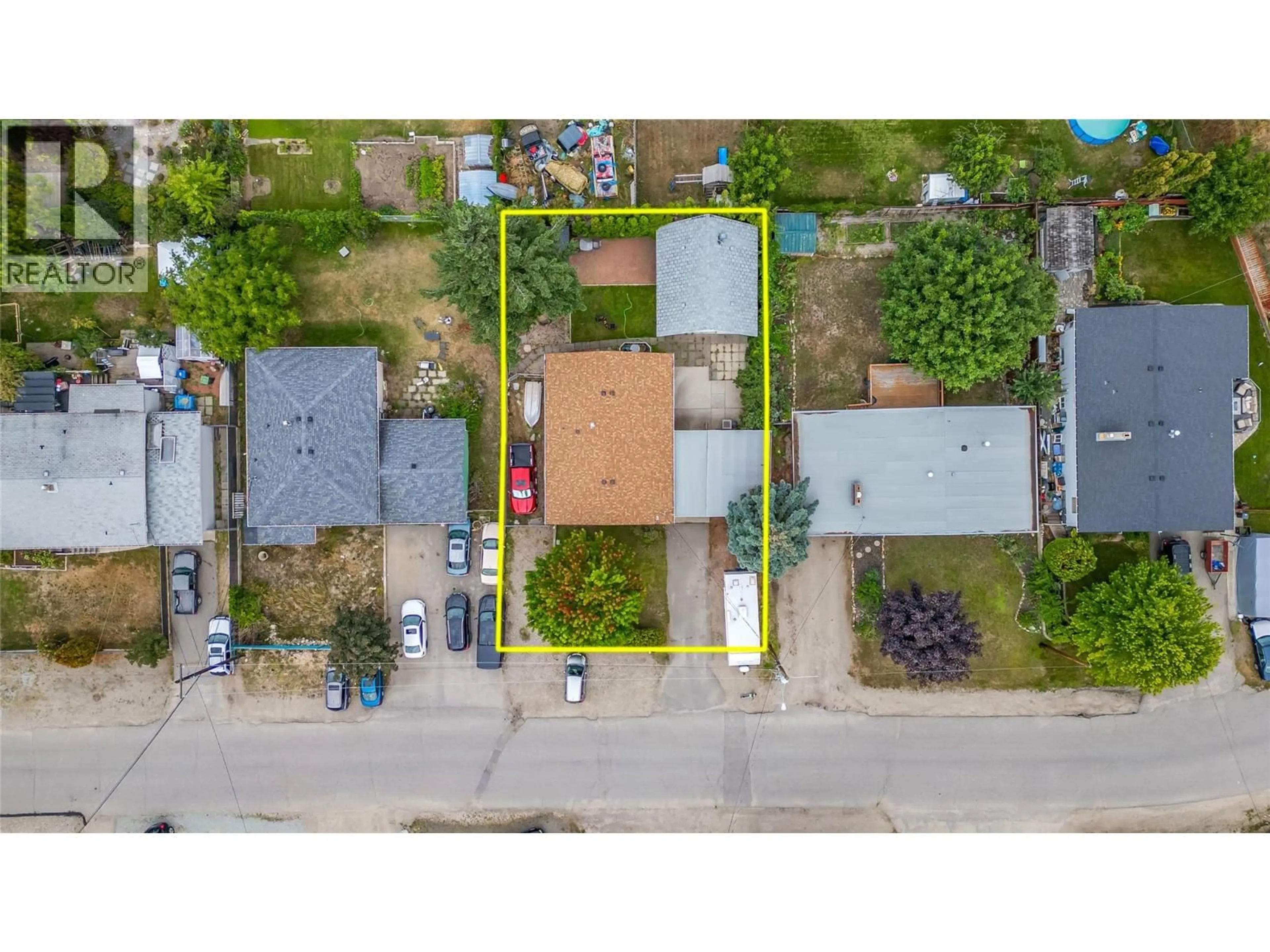 A pic from outside/outdoor area/front of a property/back of a property/a pic from drone, street for 460 PERRY ROAD, Kelowna British Columbia V1X1H8