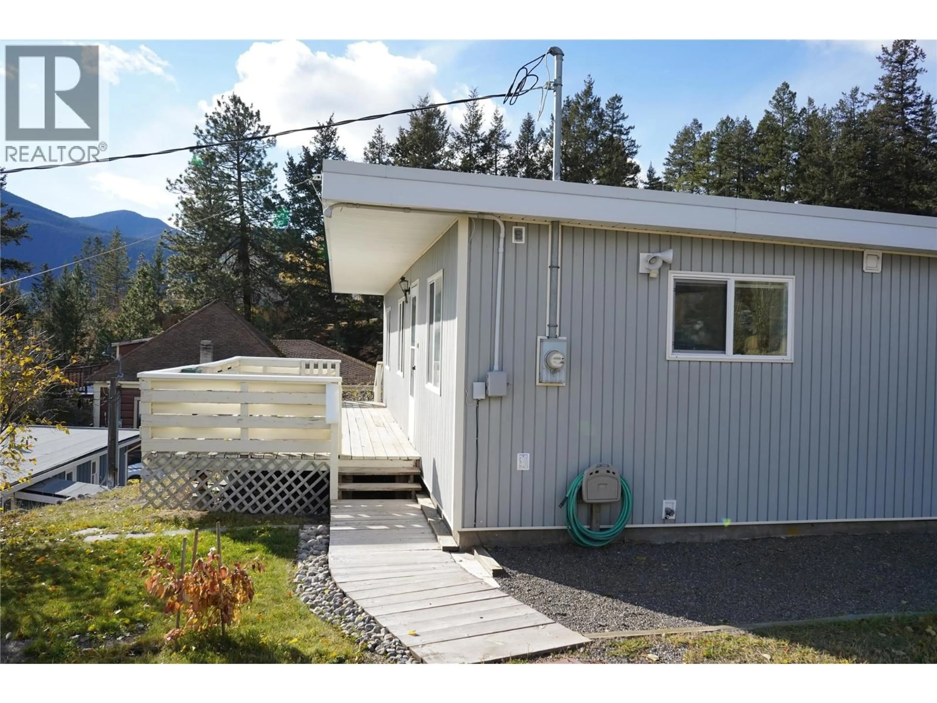 Home with vinyl exterior material, mountain view for 409 LEBOURDAIS AVENUE, Clinton British Columbia V0K1K0