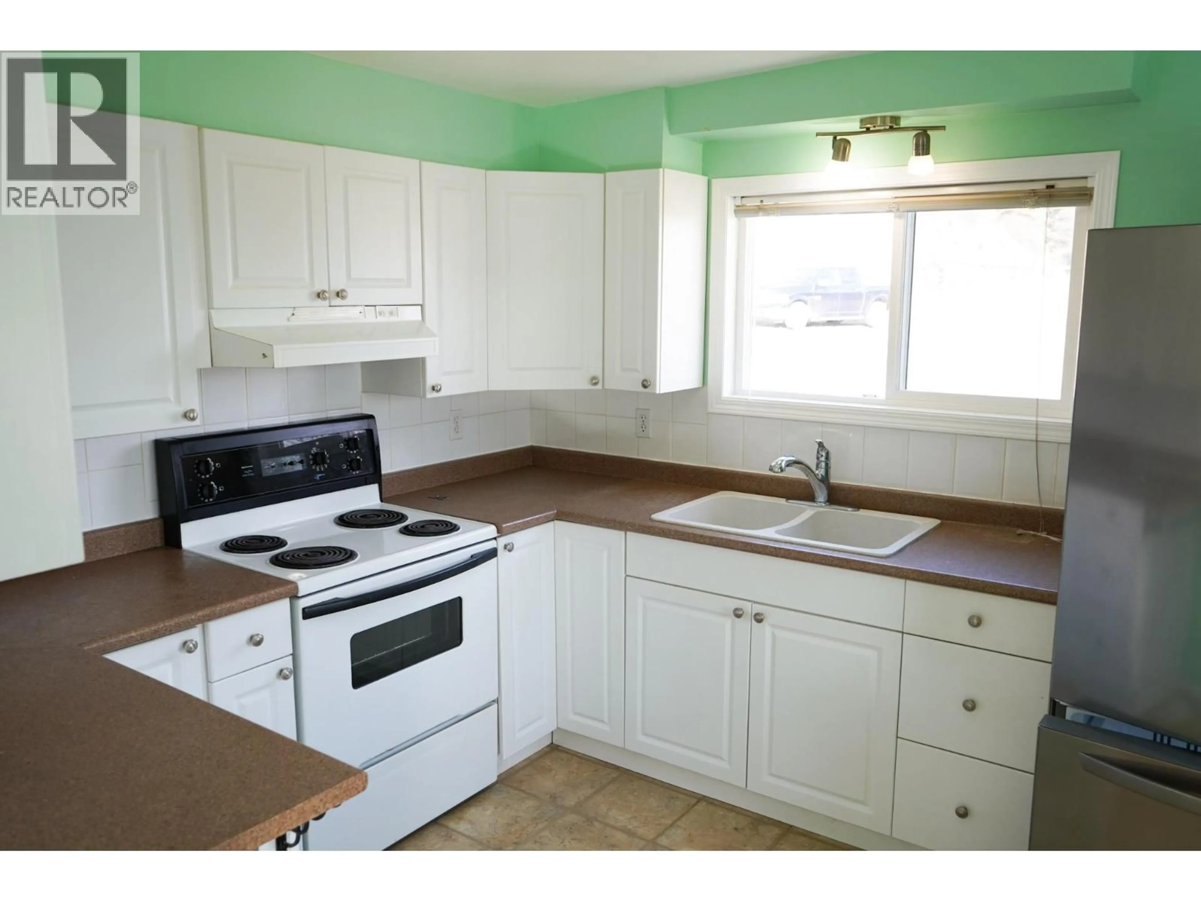 Standard kitchen, unknown for 409 LEBOURDAIS AVENUE, Clinton British Columbia V0K1K0