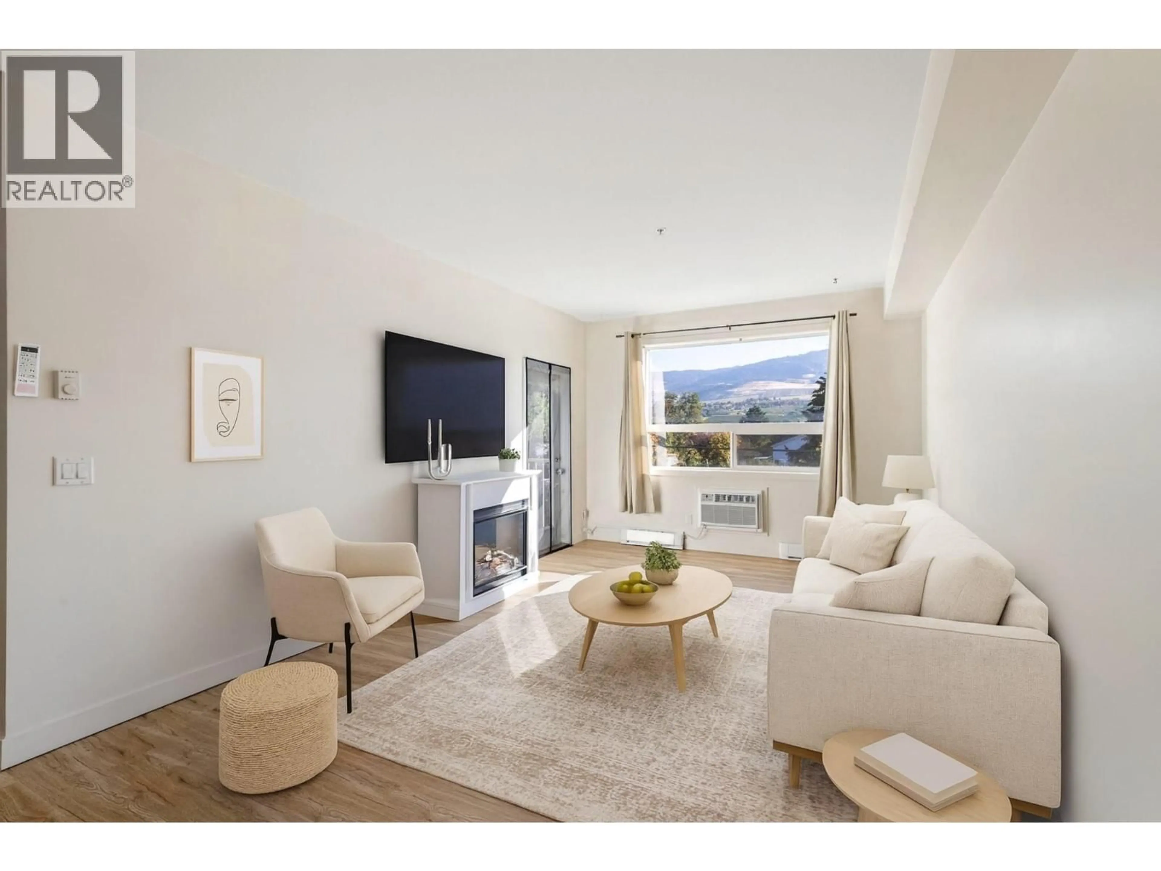 Living room with furniture, unknown for 309 - 778 RUTLAND ROAD NORTH, Kelowna British Columbia V1X8B3