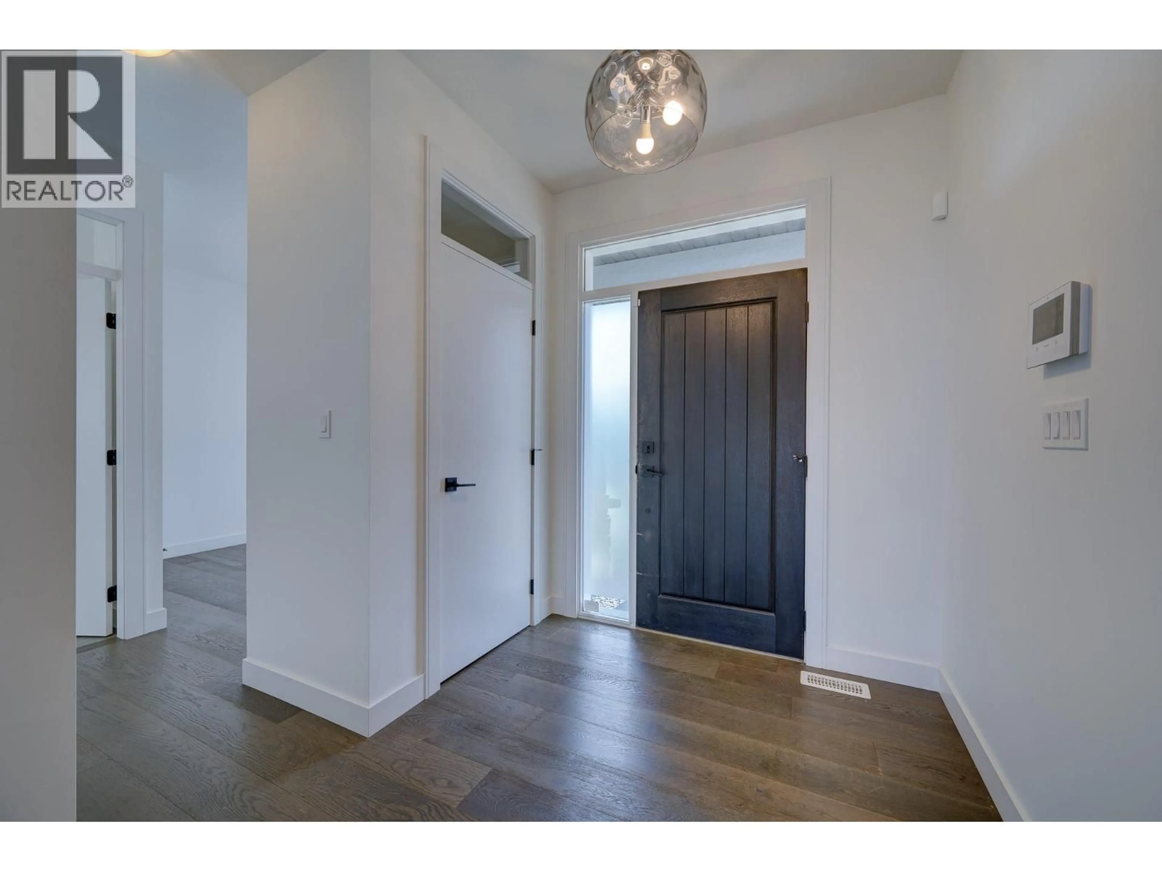Indoor entryway for 2273 SADDLEBACK DRIVE, Kamloops British Columbia V2B0G7