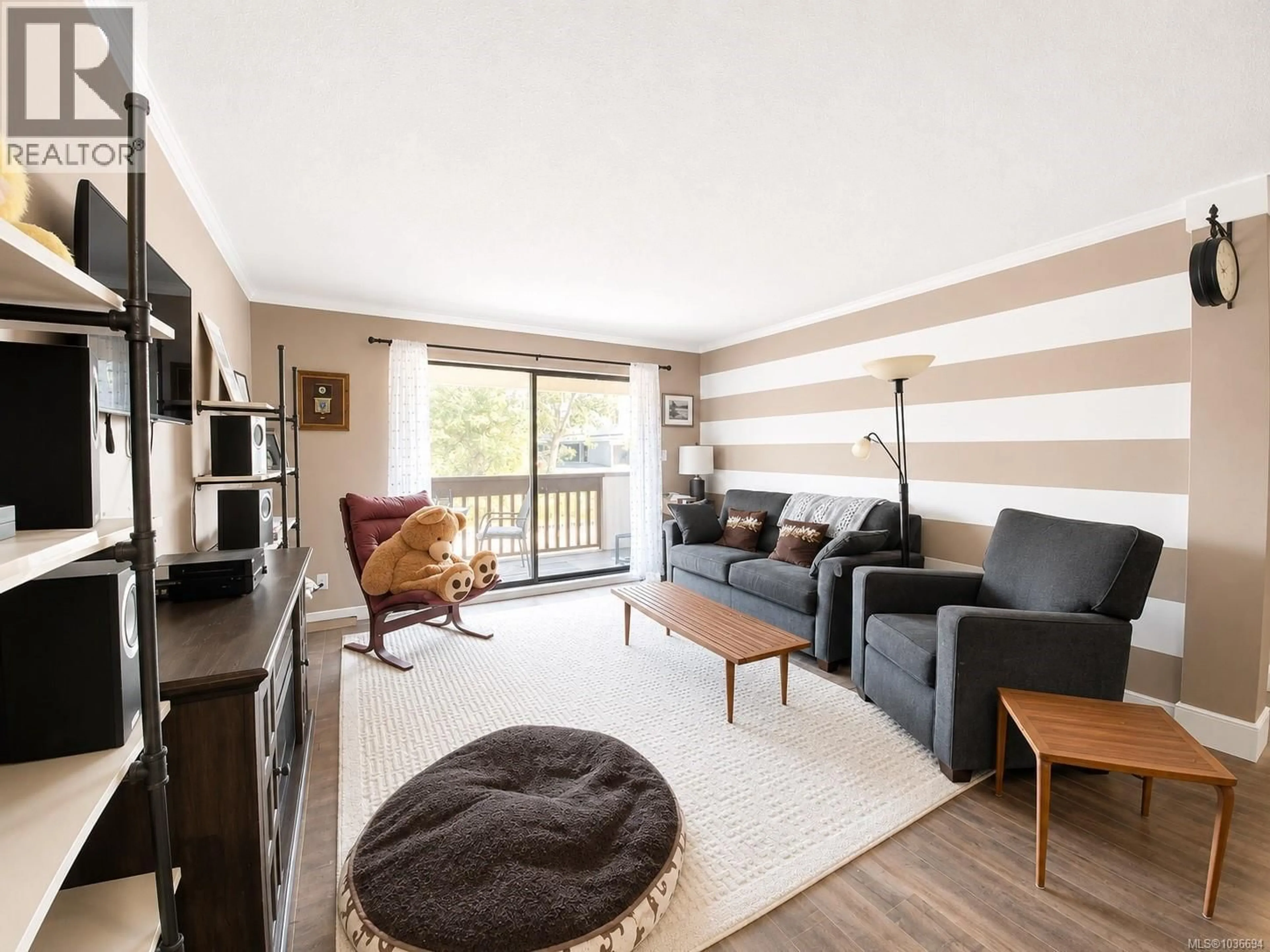 Living room with furniture, wood/laminate floor for 410 - 3277 GLASGOW AVENUE, Saanich British Columbia V8X1M3