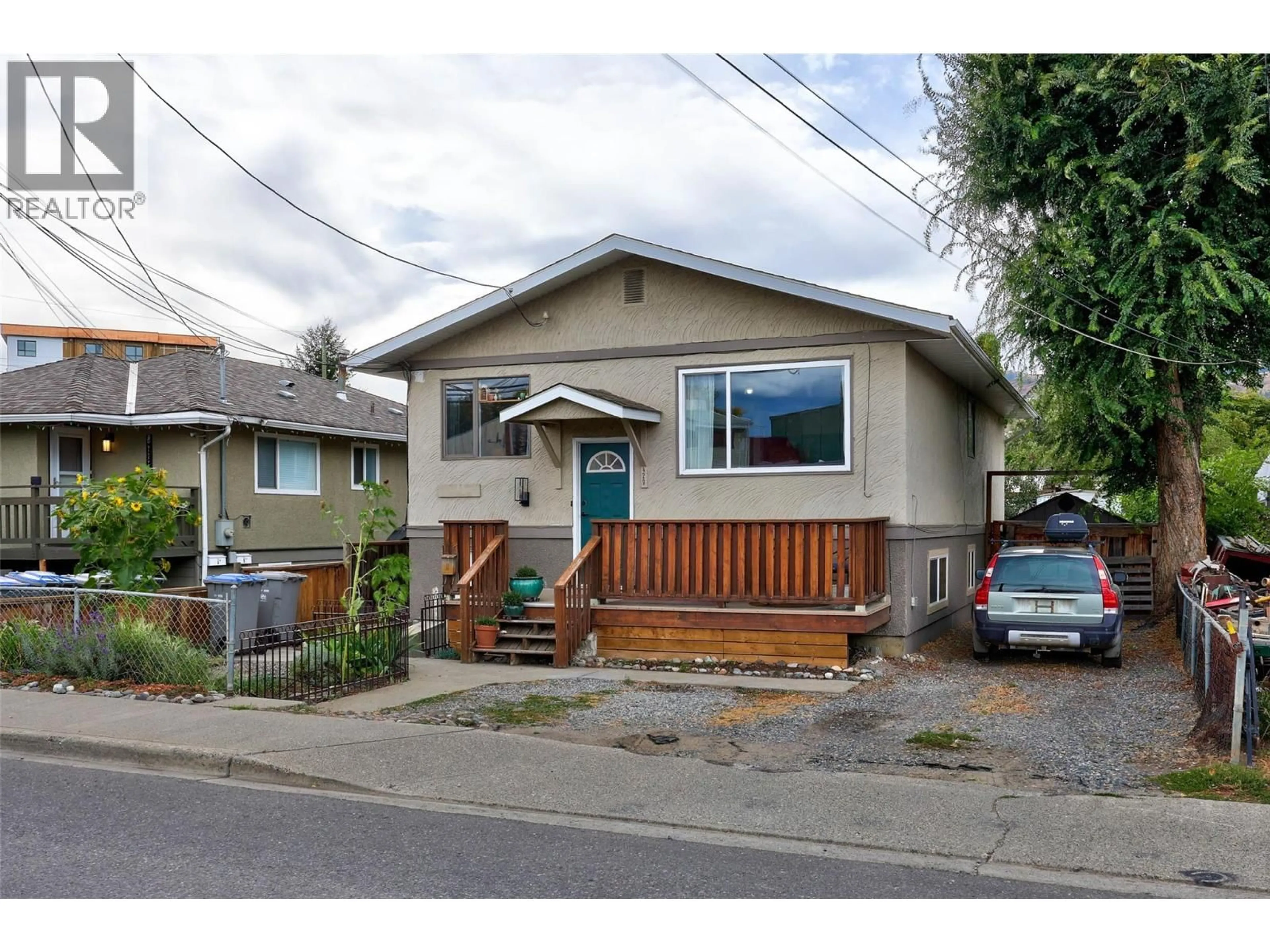 Home with vinyl exterior material, street for 429 MACKENZIE AVENUE, Kamloops British Columbia V2B3T6