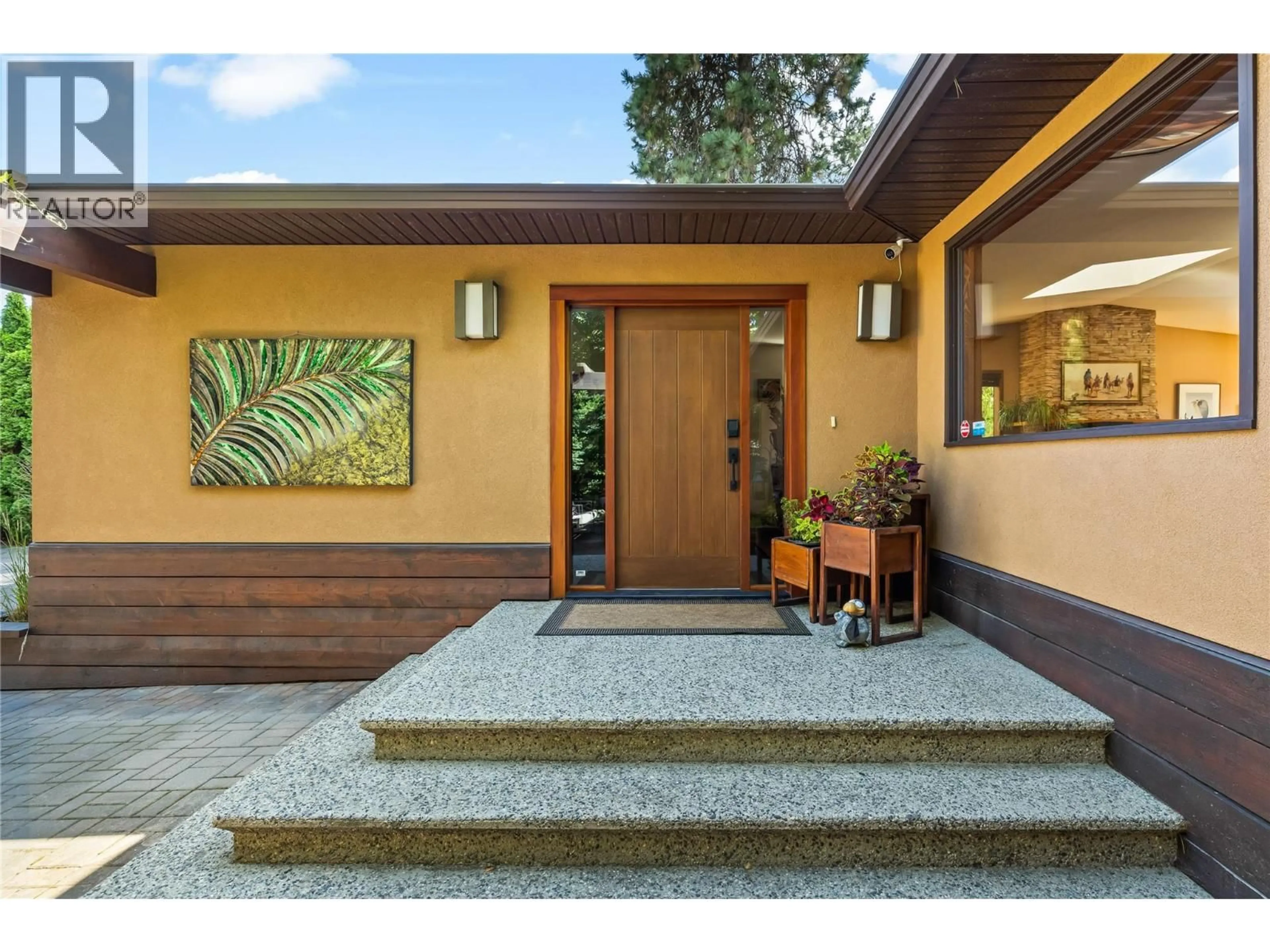 Indoor entryway for 3950 JUNE SPRINGS ROAD, Kelowna British Columbia V1W4E4