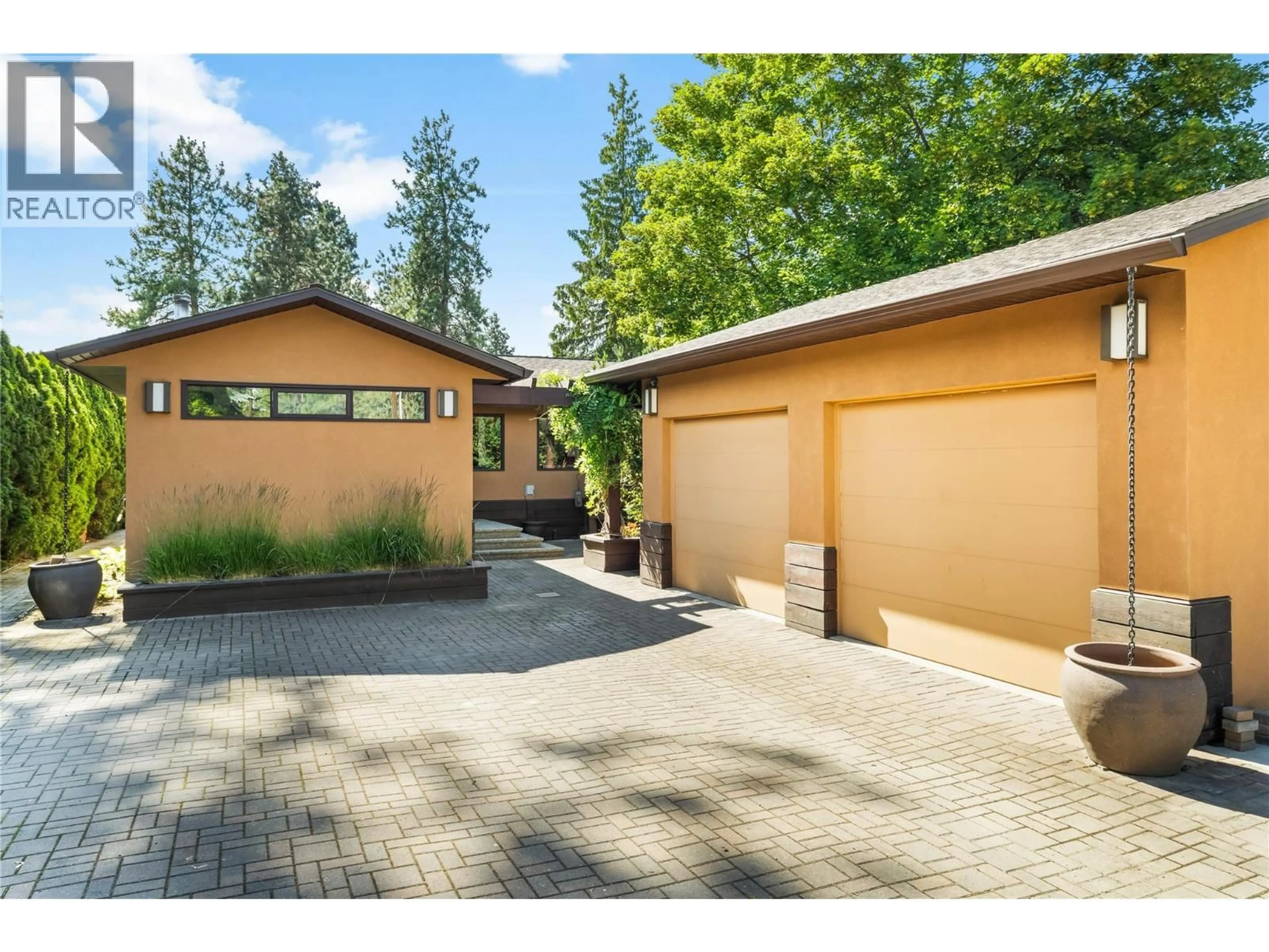 Indoor garage for 3950 JUNE SPRINGS ROAD, Kelowna British Columbia V1W4E4